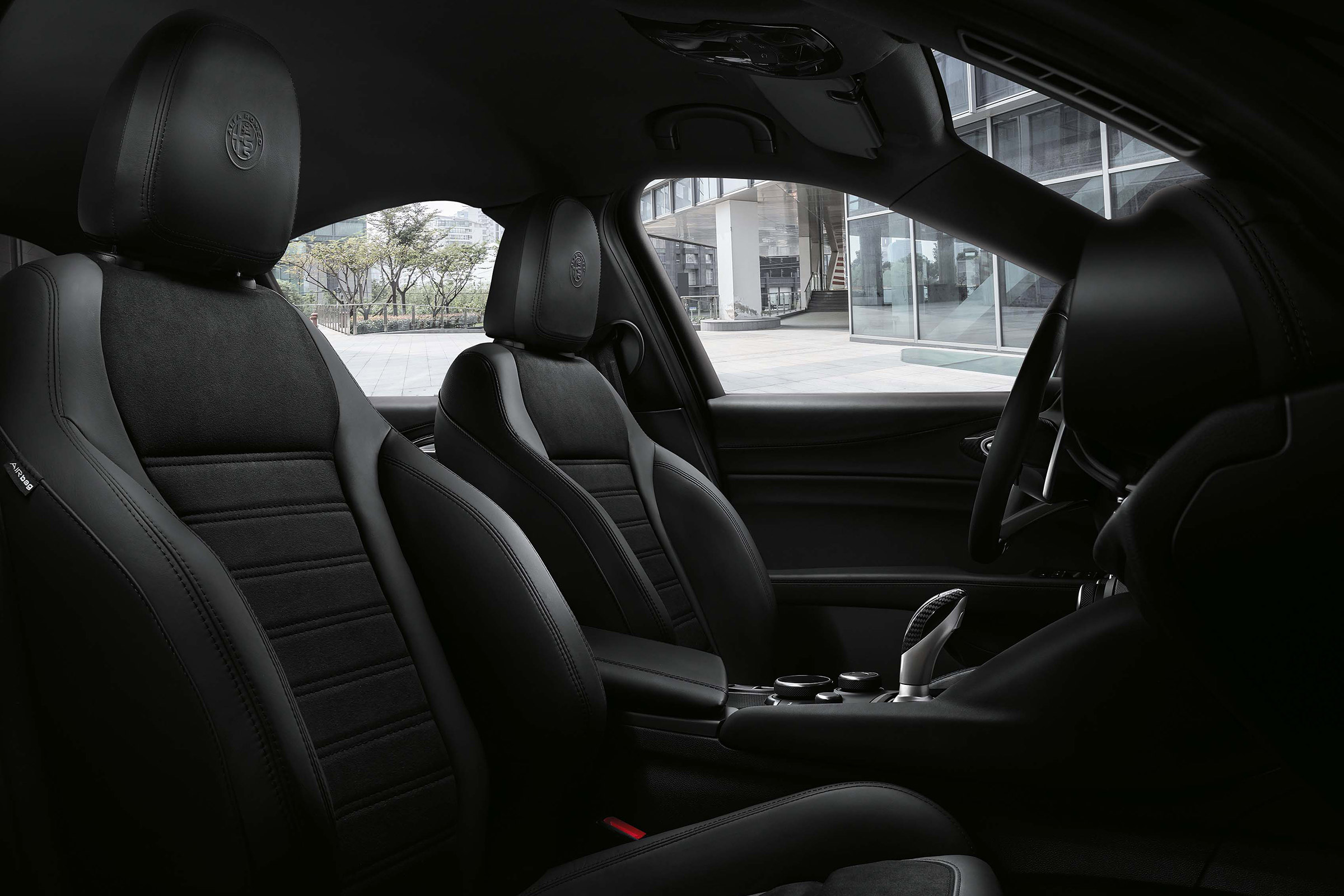 Alfa Giulia MY19 updates - interior Ti