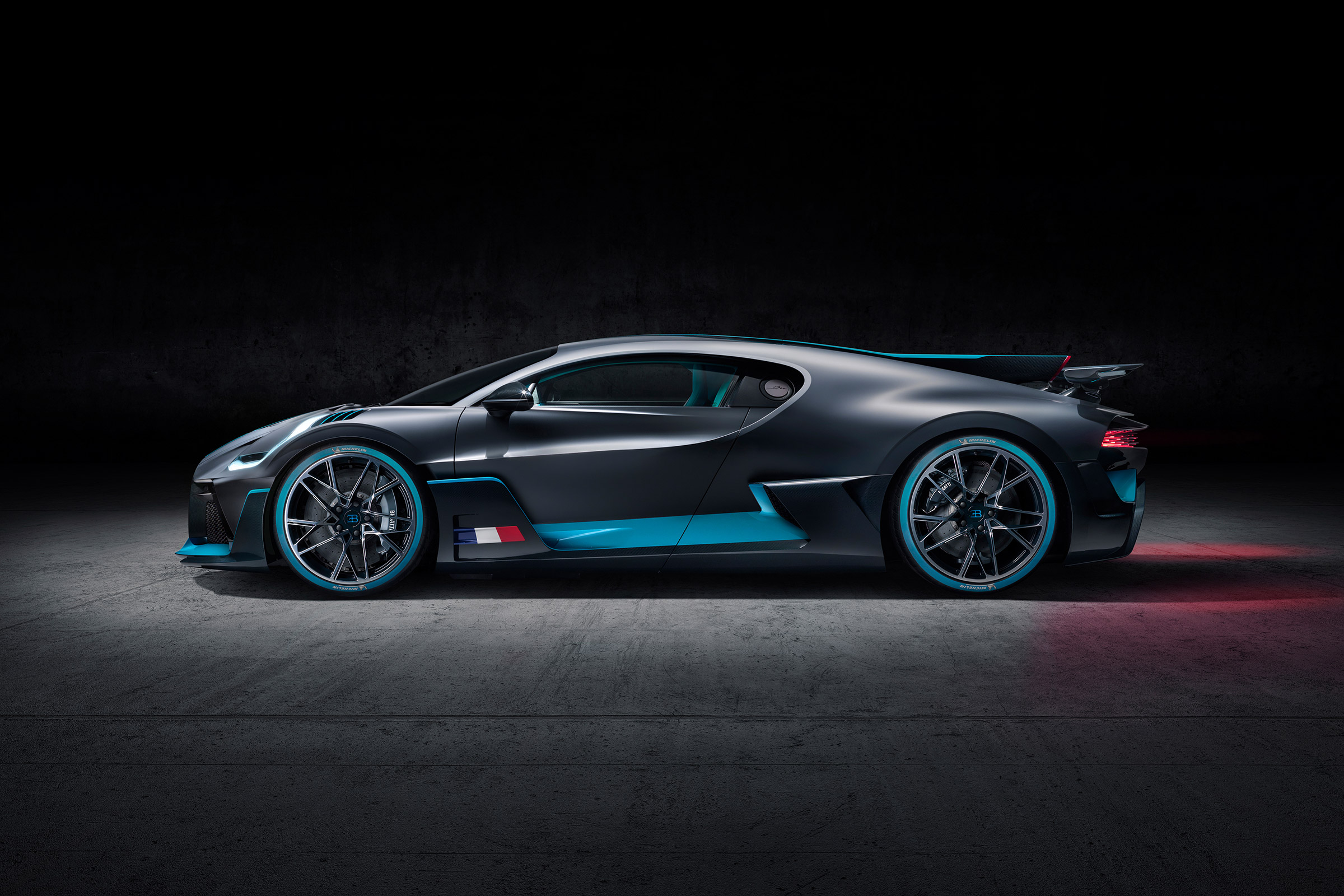 Bugatti Divo - side