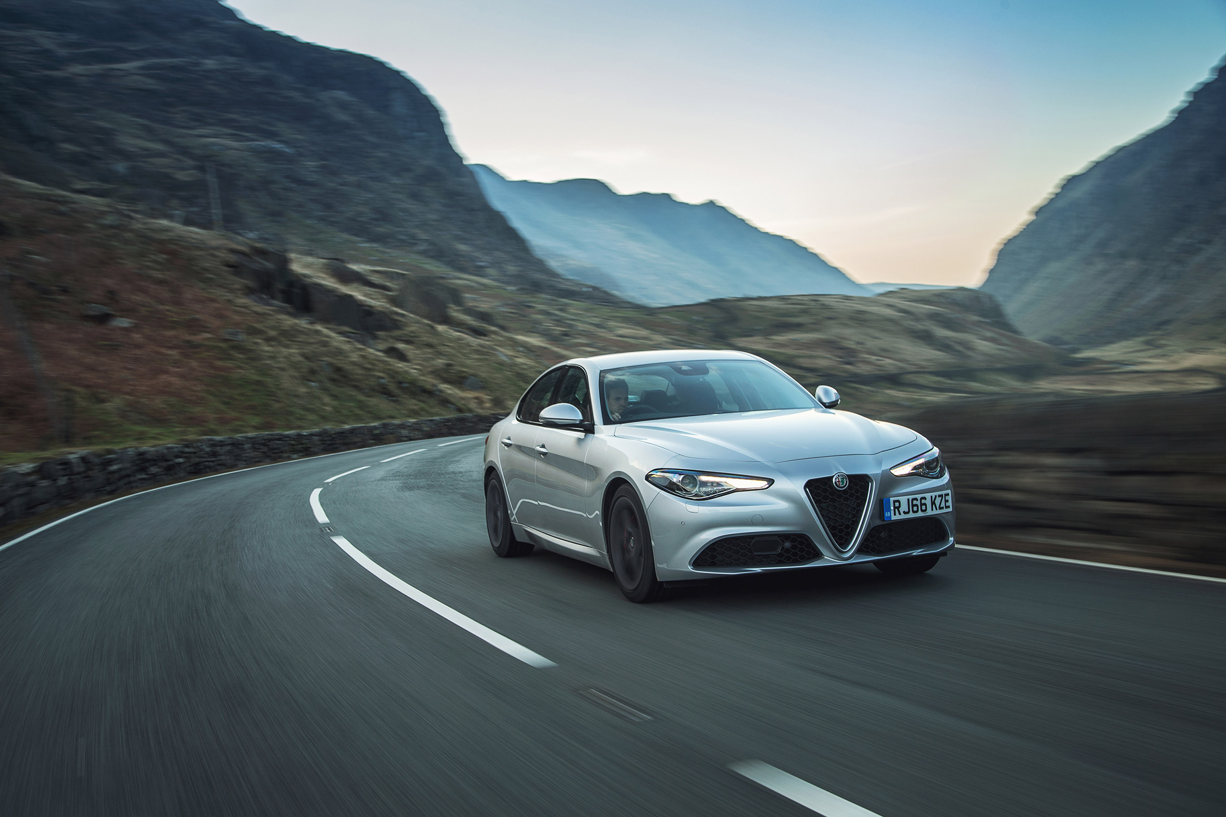 Alfa Giulia MY19 updates - front Ti