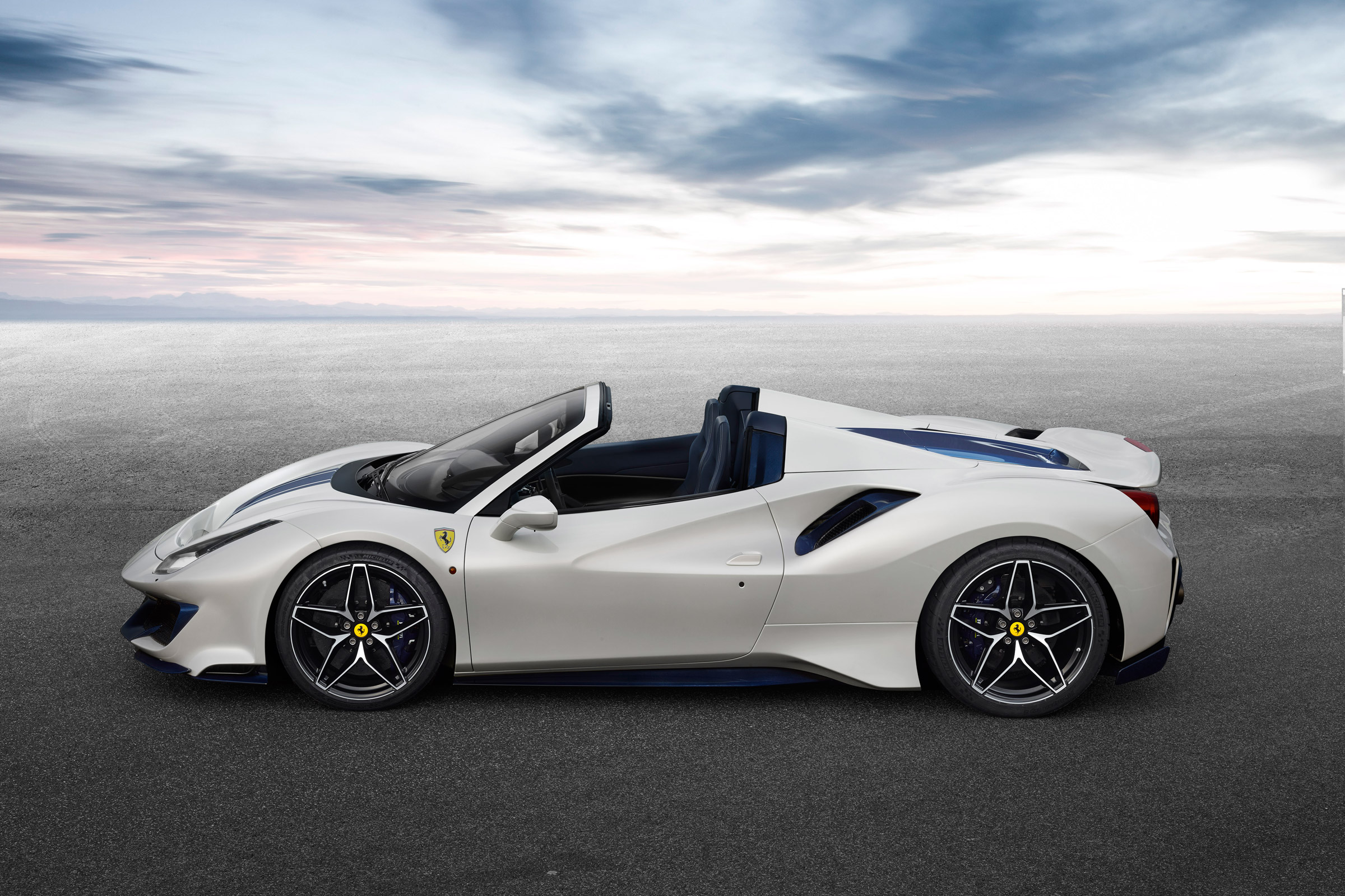Ferrari 488 Pista Spider - profile