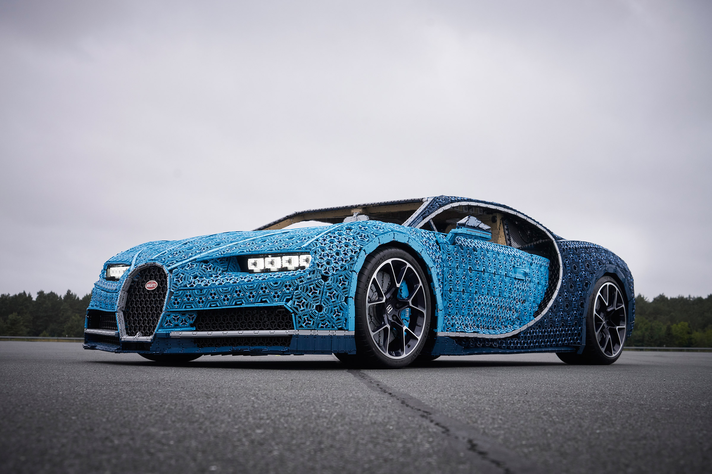 Bugatti Chiron lego - front quarter