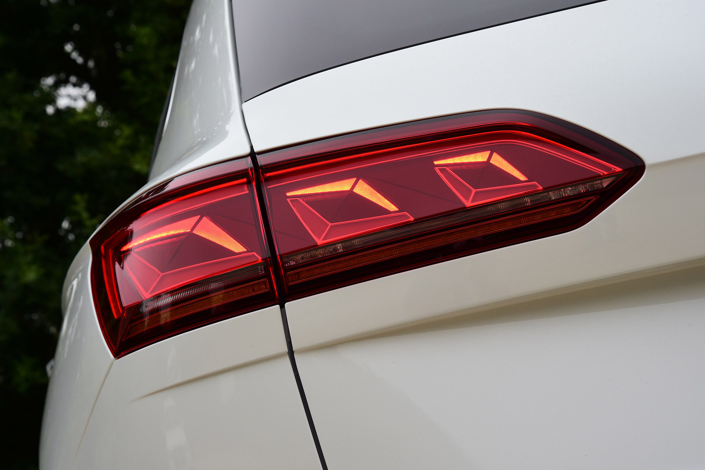 Volkswagen Touareg UK drive - headlighys