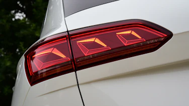 Volkswagen Touareg UK drive - headlighys