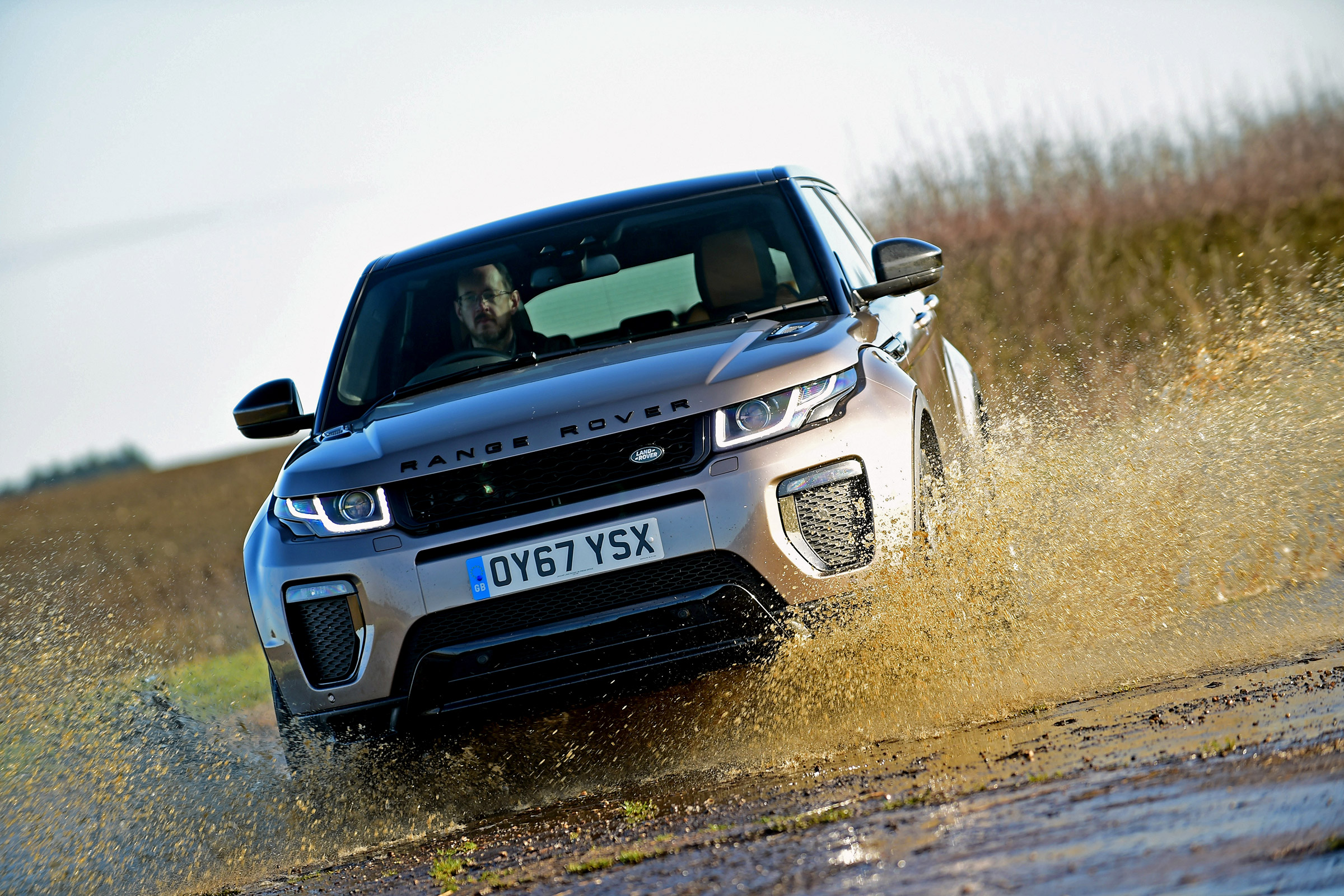Range Rover Evoque 67 - driving