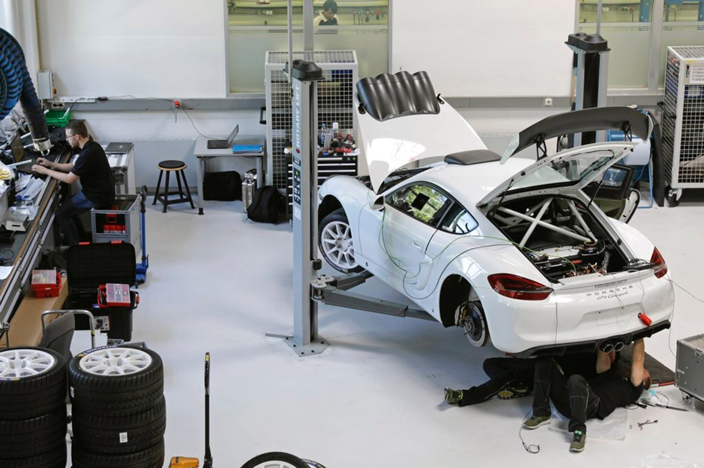 Porsche Cayman GT4 Clubsport rally - rear