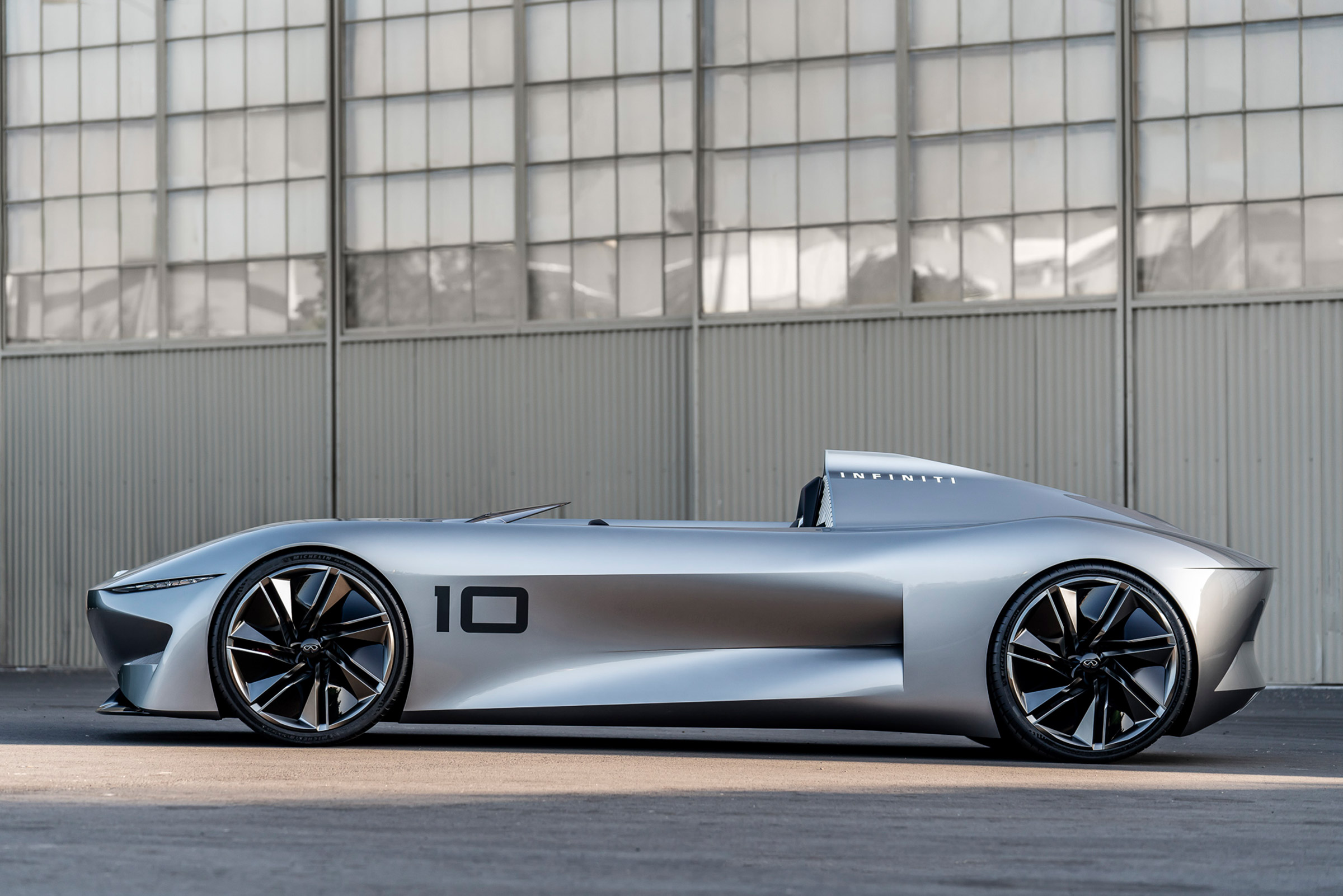 Infiniti Prototype 10 - side