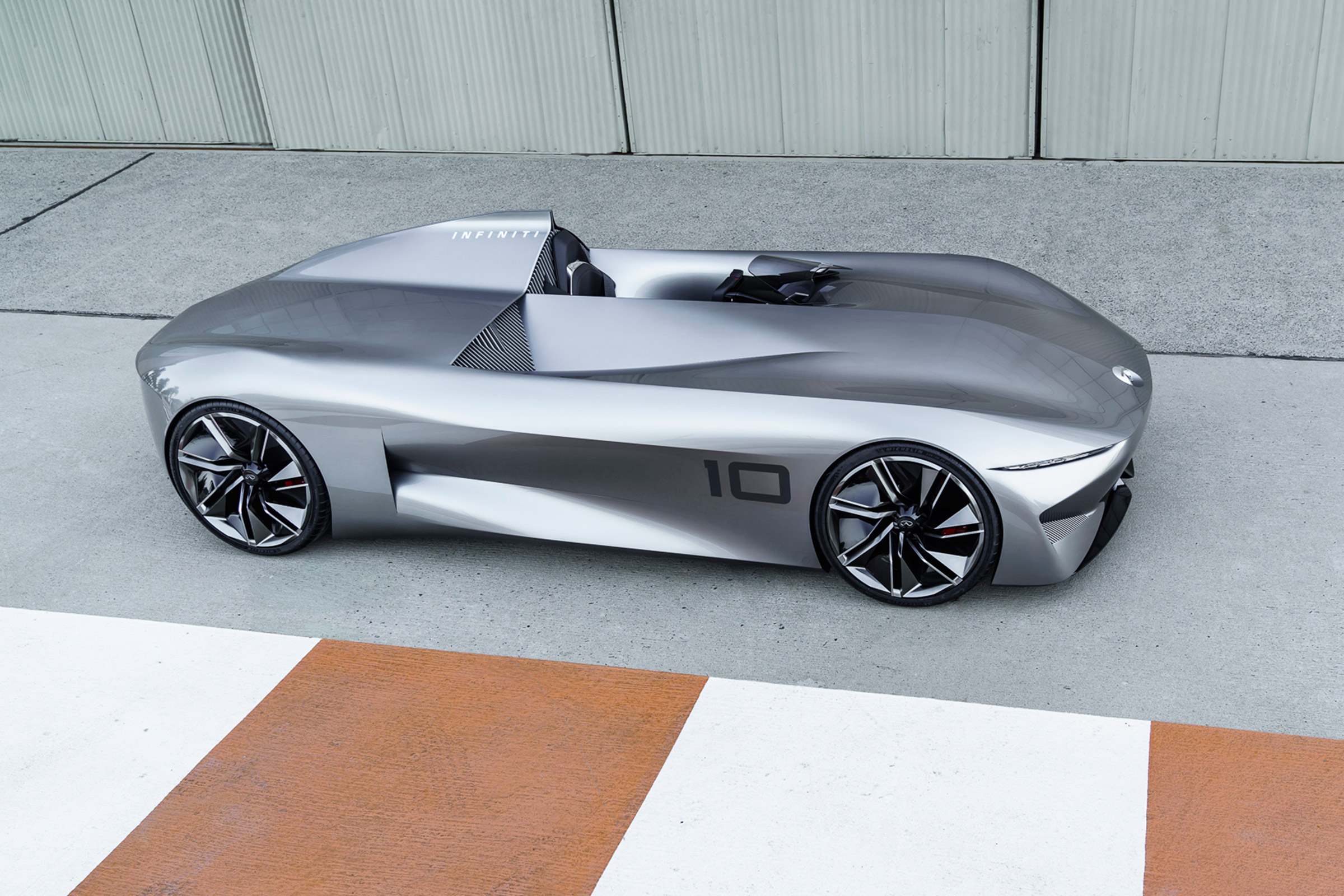 Infiniti Prototype 10 - side