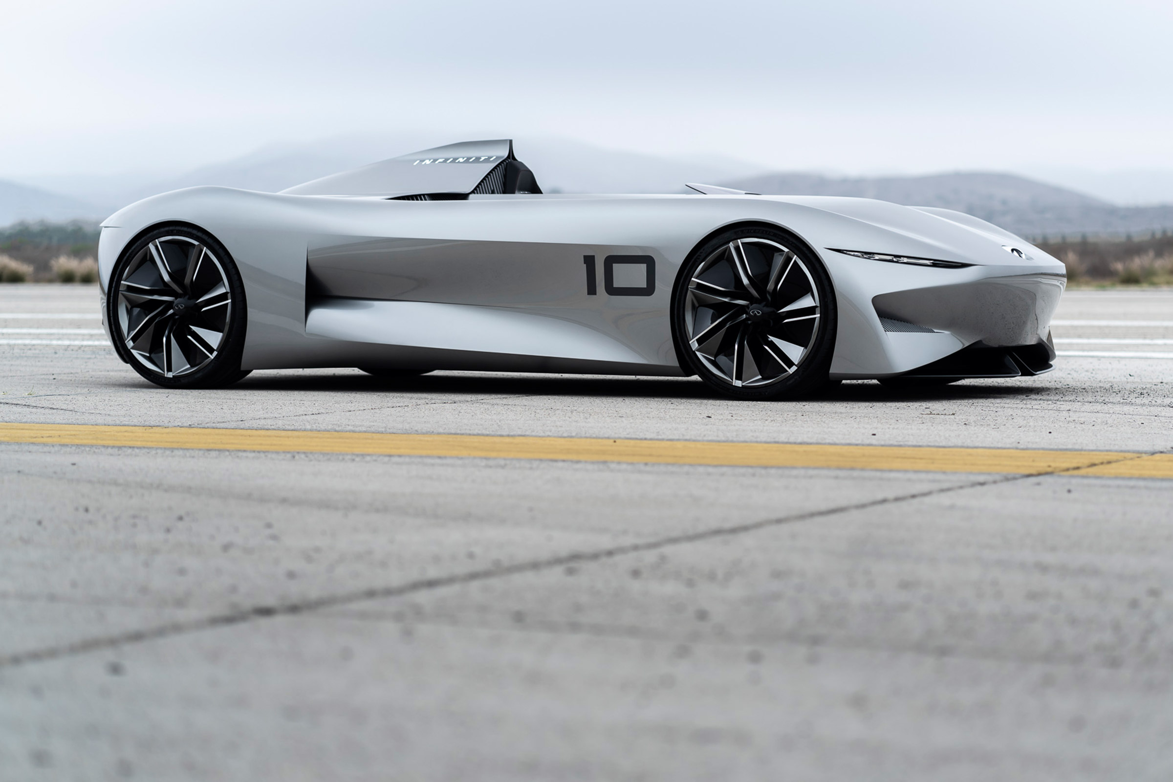 Infiniti Prototype 10 - side