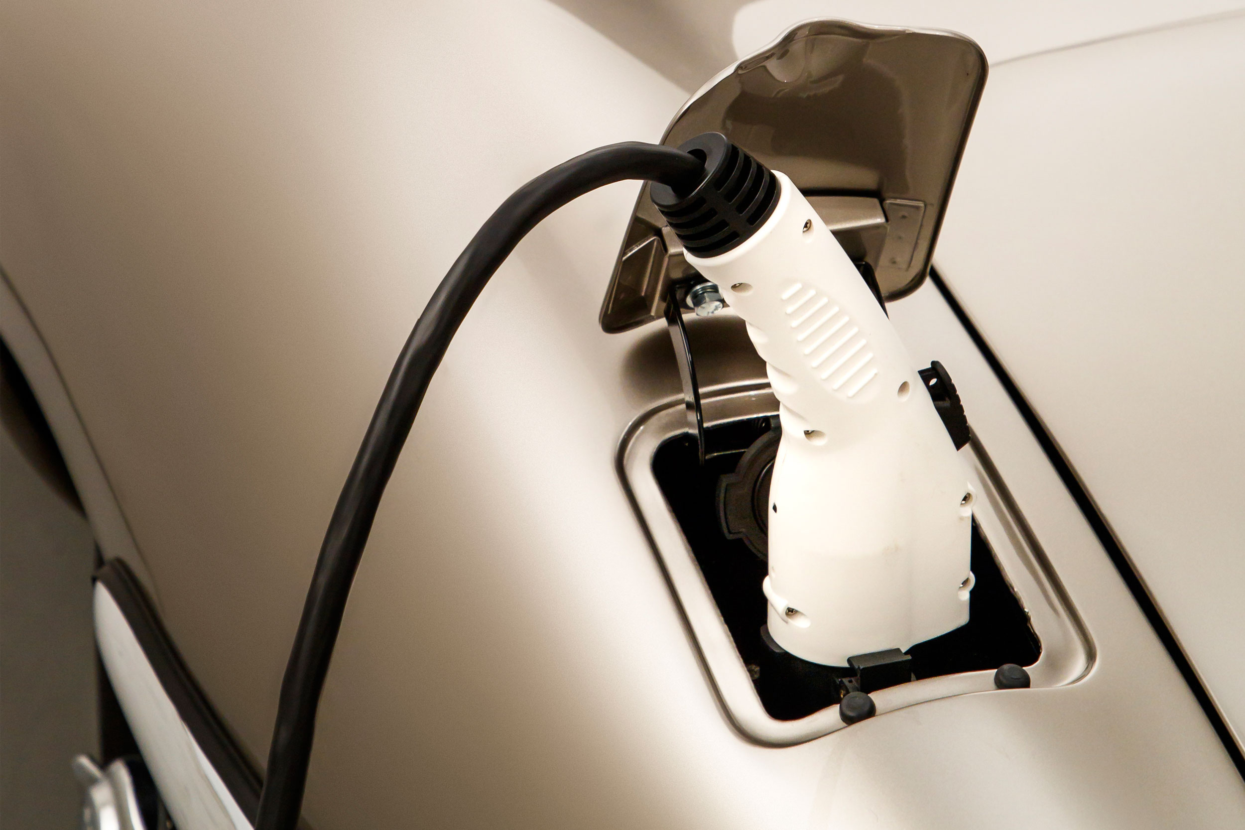 Jaguar Classic E-type Zero production - Recharge plug