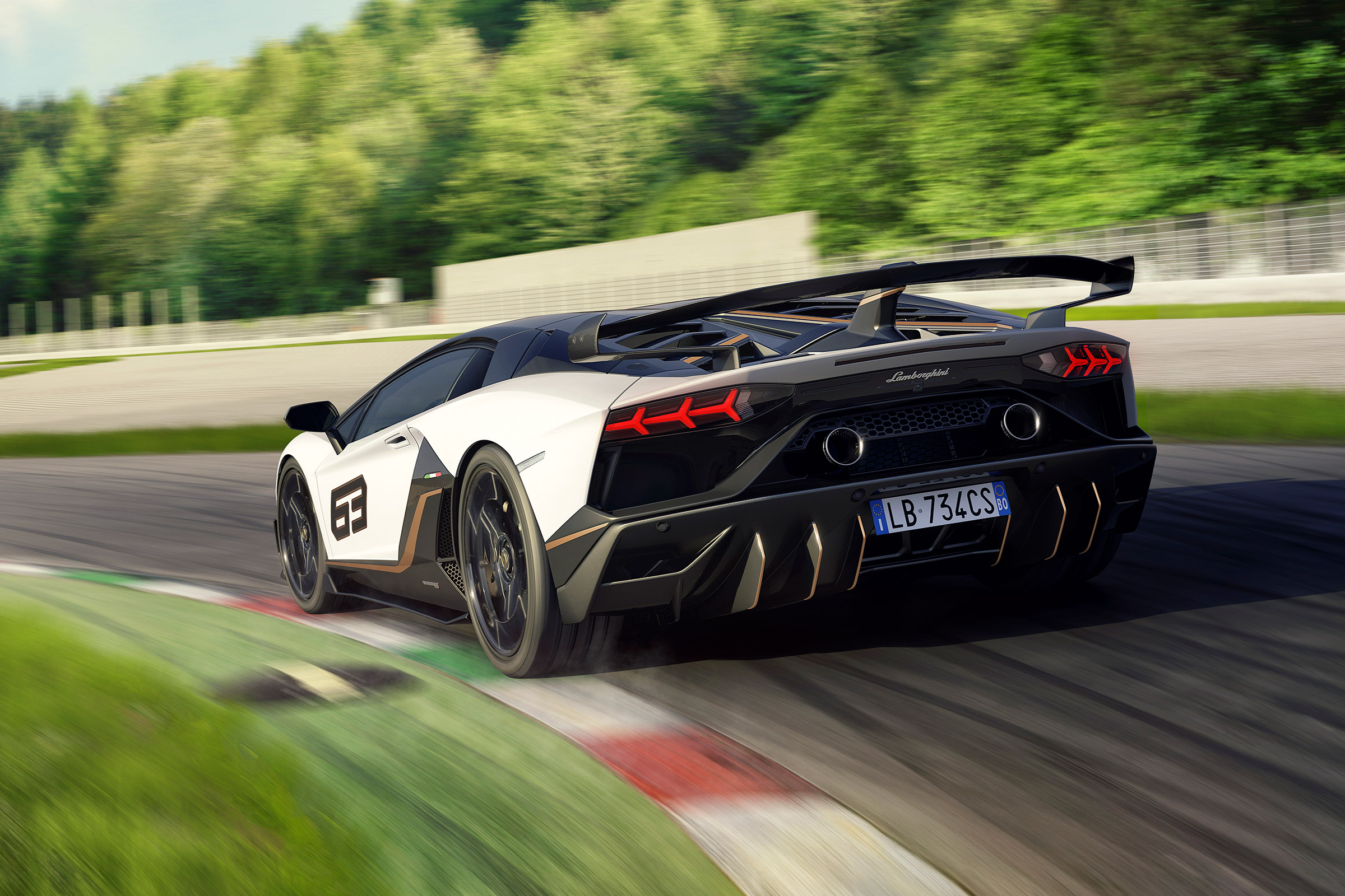 Lamborghini Aventador SVJ - rear quarter