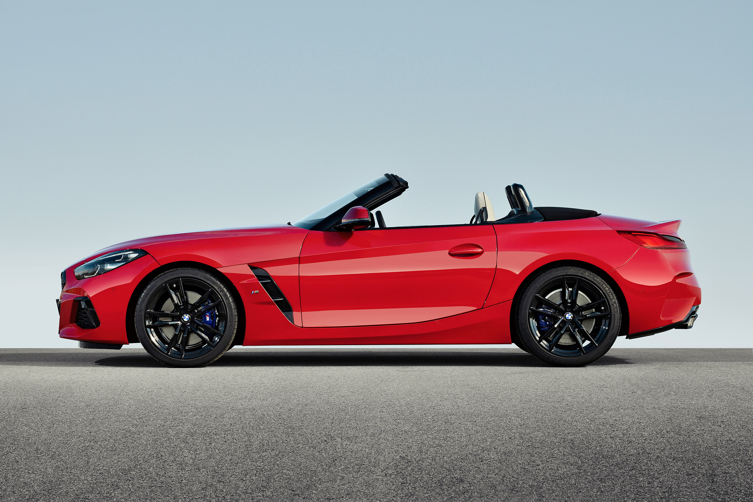 BMW Z4 M40i red - profile
