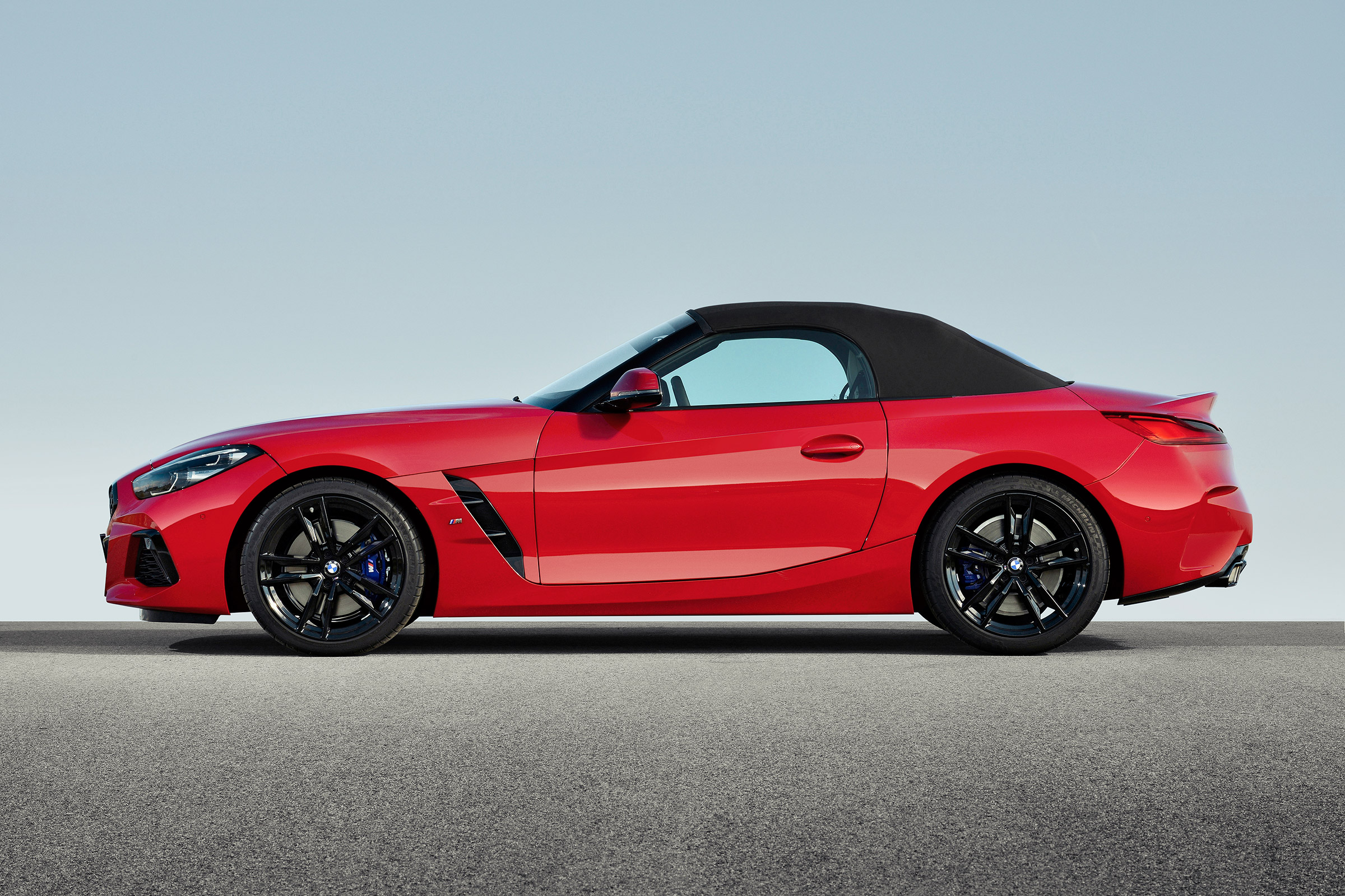 BMW Z4 M40i red - profile