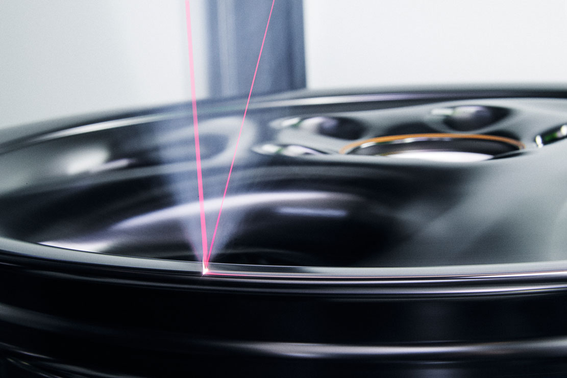Porsche Classic Project Gold - Laser etching wheel