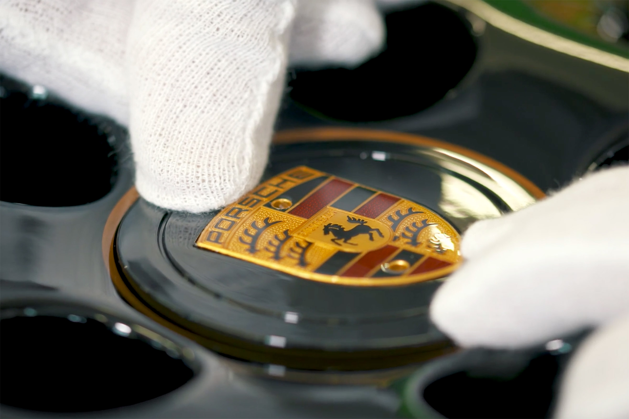 Porsche Classic project gold badge