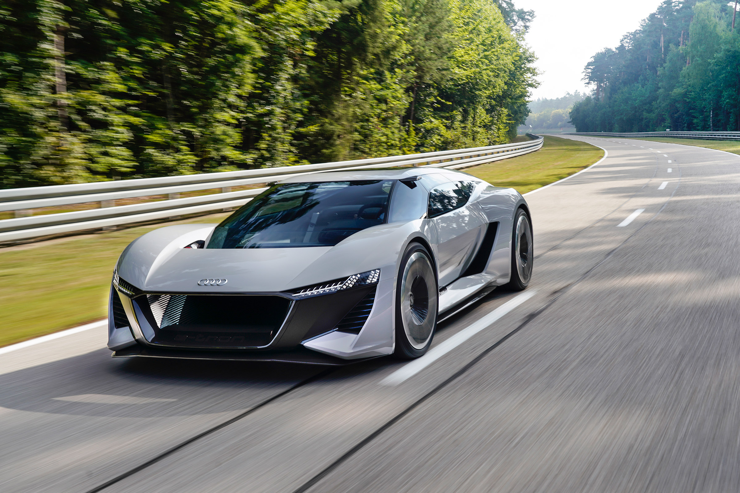 Audi PB18 Etron - driving