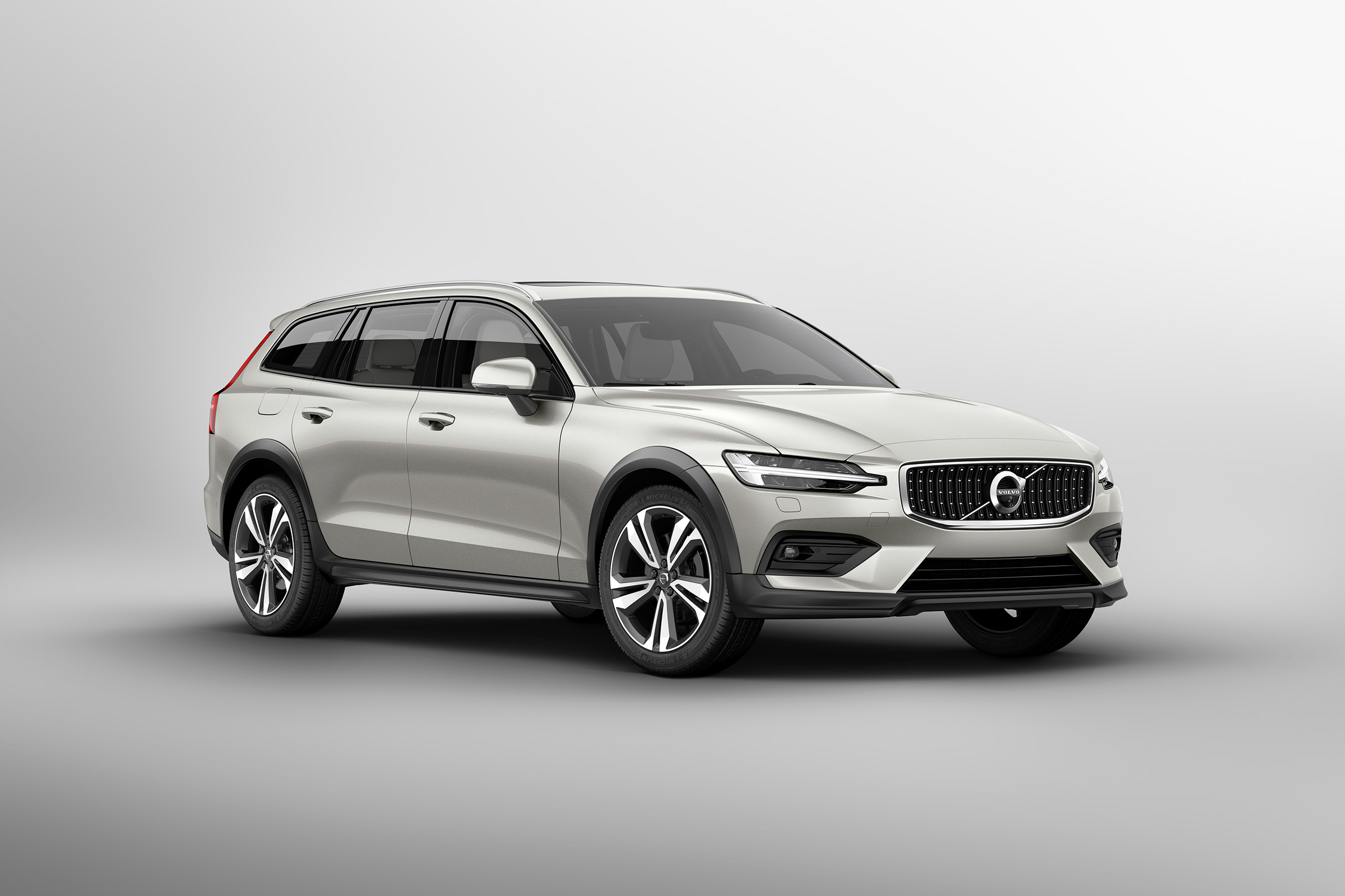 Volvo V60 Cross Country - front quarter