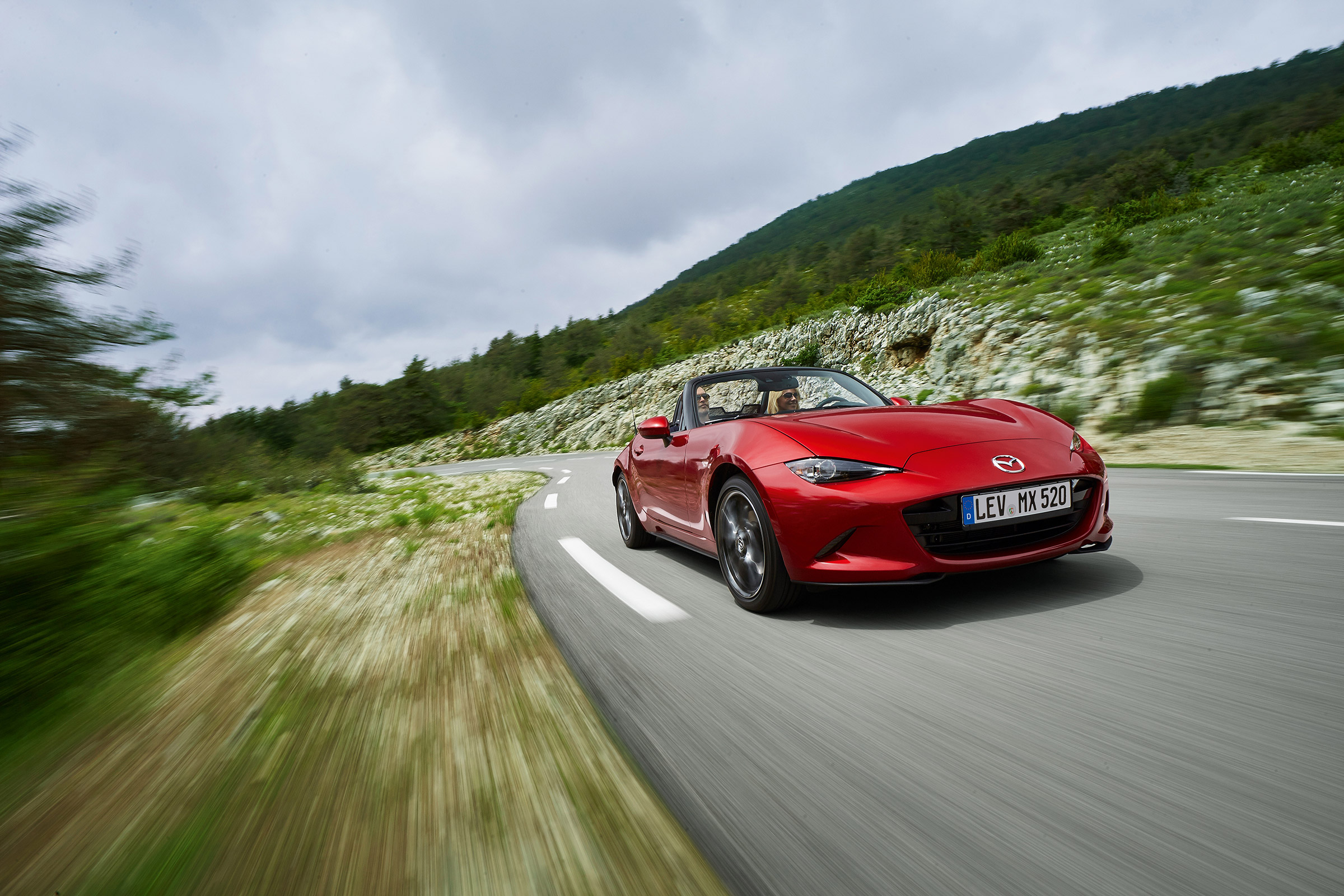 Mazda 2018 MX-5 - front quarter