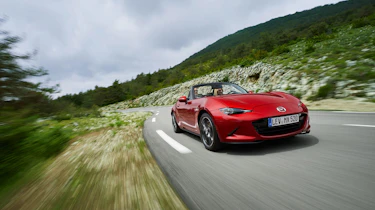 Mazda 2018 MX-5 - front quarter