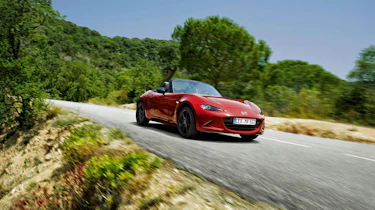 Mazda 2018 MX-5 - front quarter