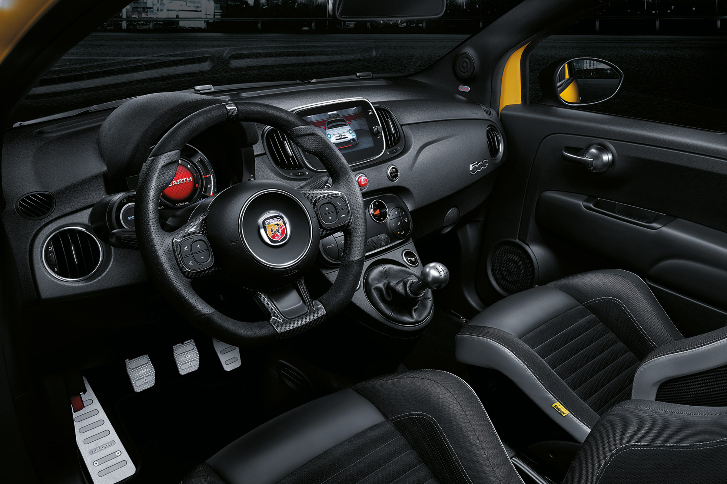 Abarth 595 MY19 update - dash