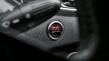 Abarth 595 MY19 update - sport button