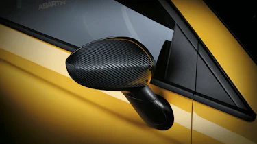 Abarth 595 MY19 update - wing