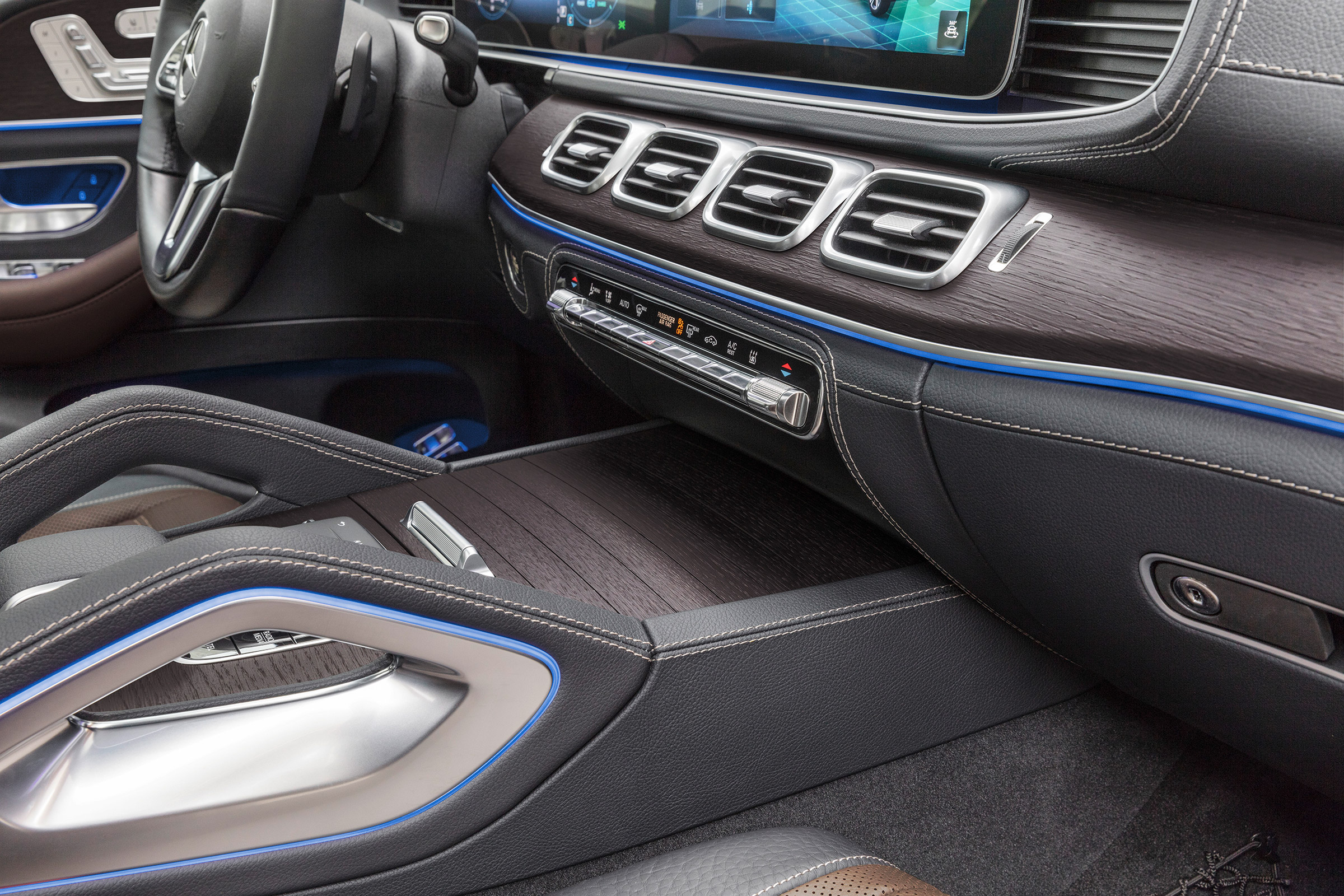 new Mercedes-Benz GLE - centre