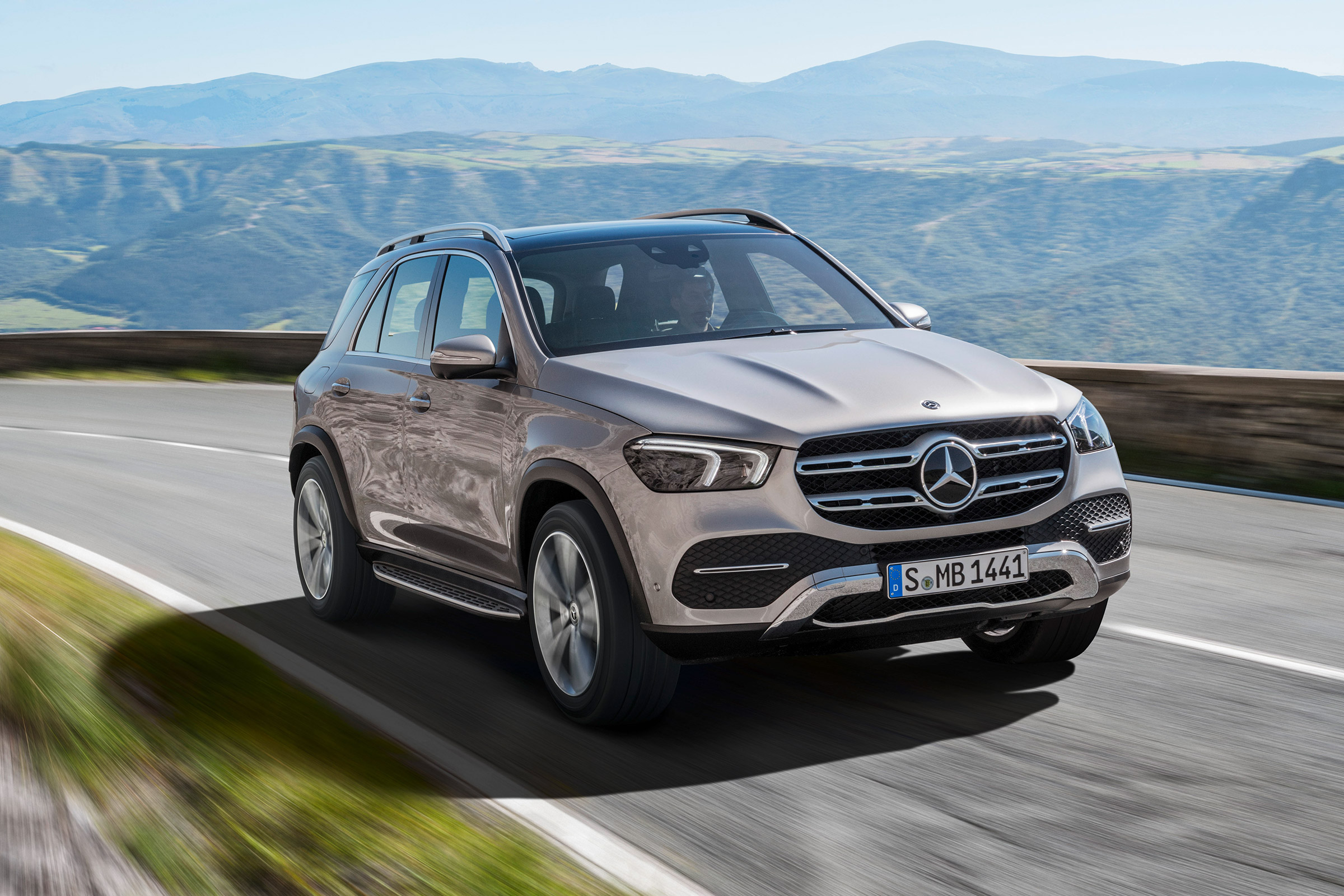 new Mercedes-Benz GLE - front quarter