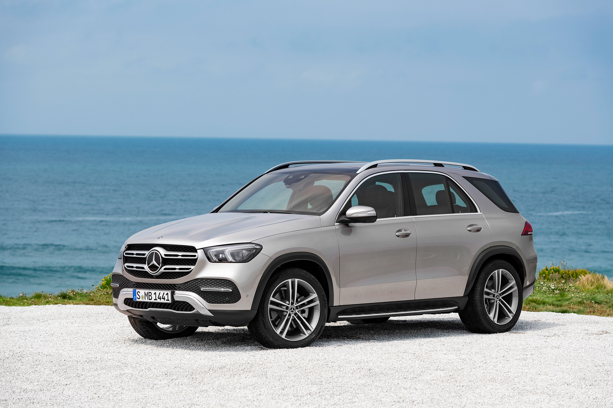 new Mercedes-Benz GLE - front quarter