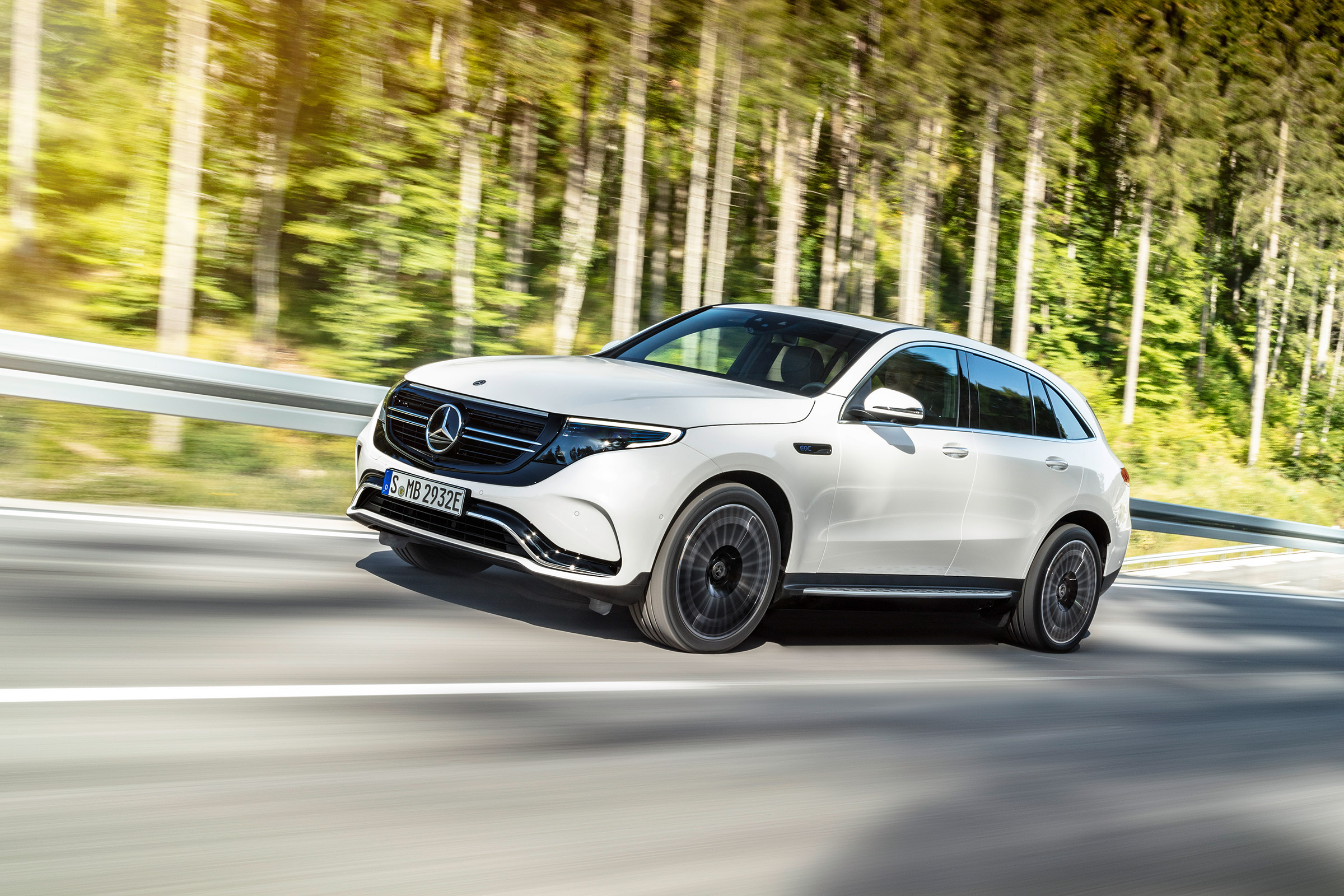 Mercedes EQC AMG-line - front quarter