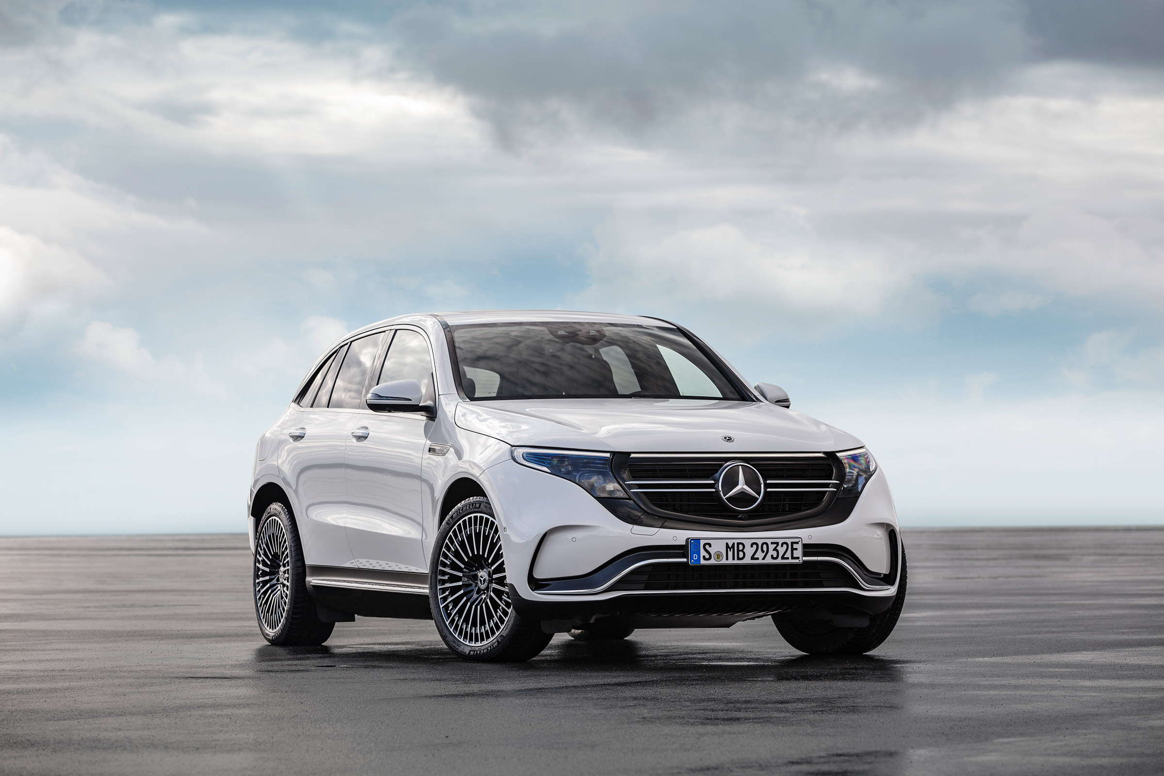 Mercedes EQC AMG-line - front quarter