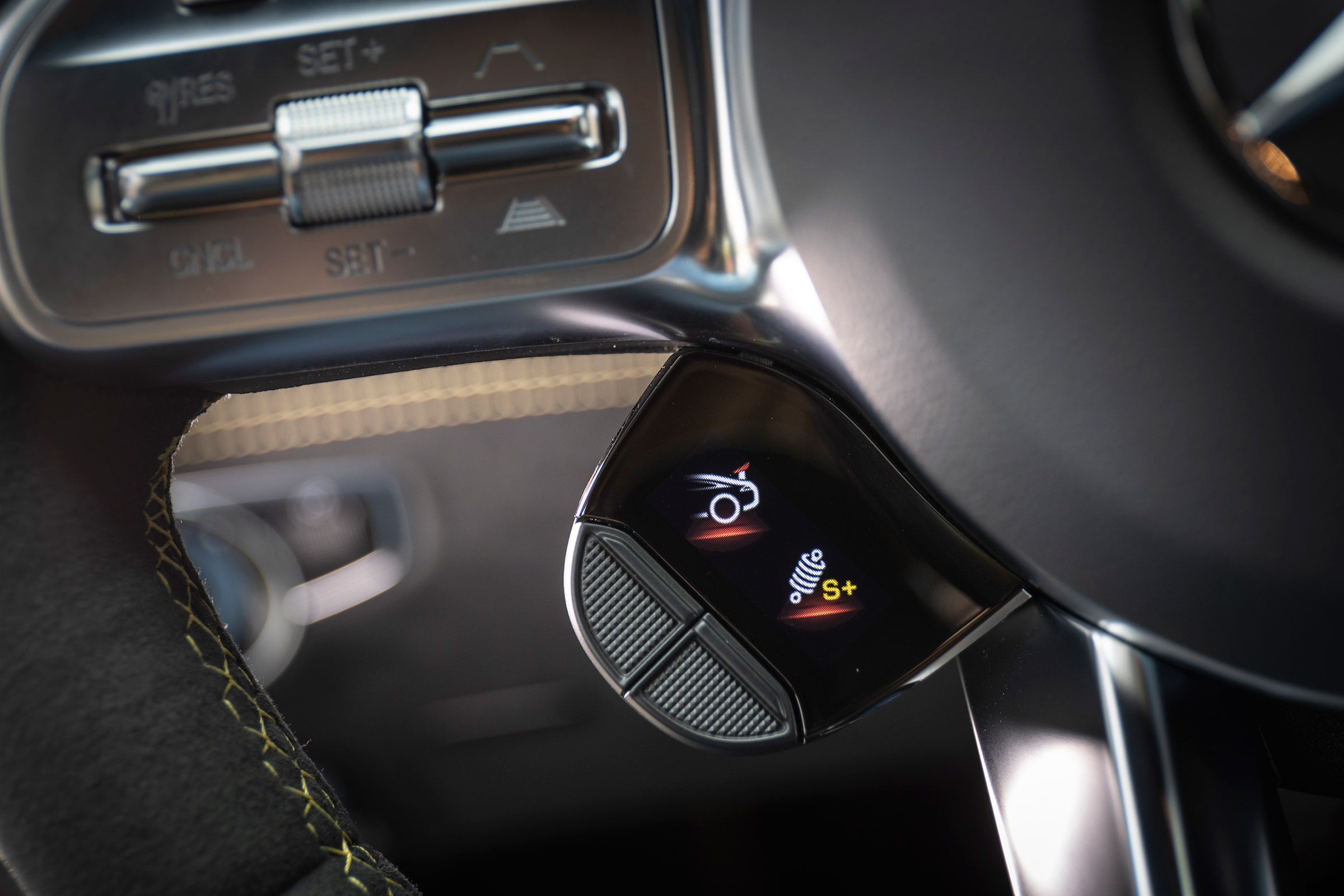 Mercedes-AMG GT63S - steering wheel controls