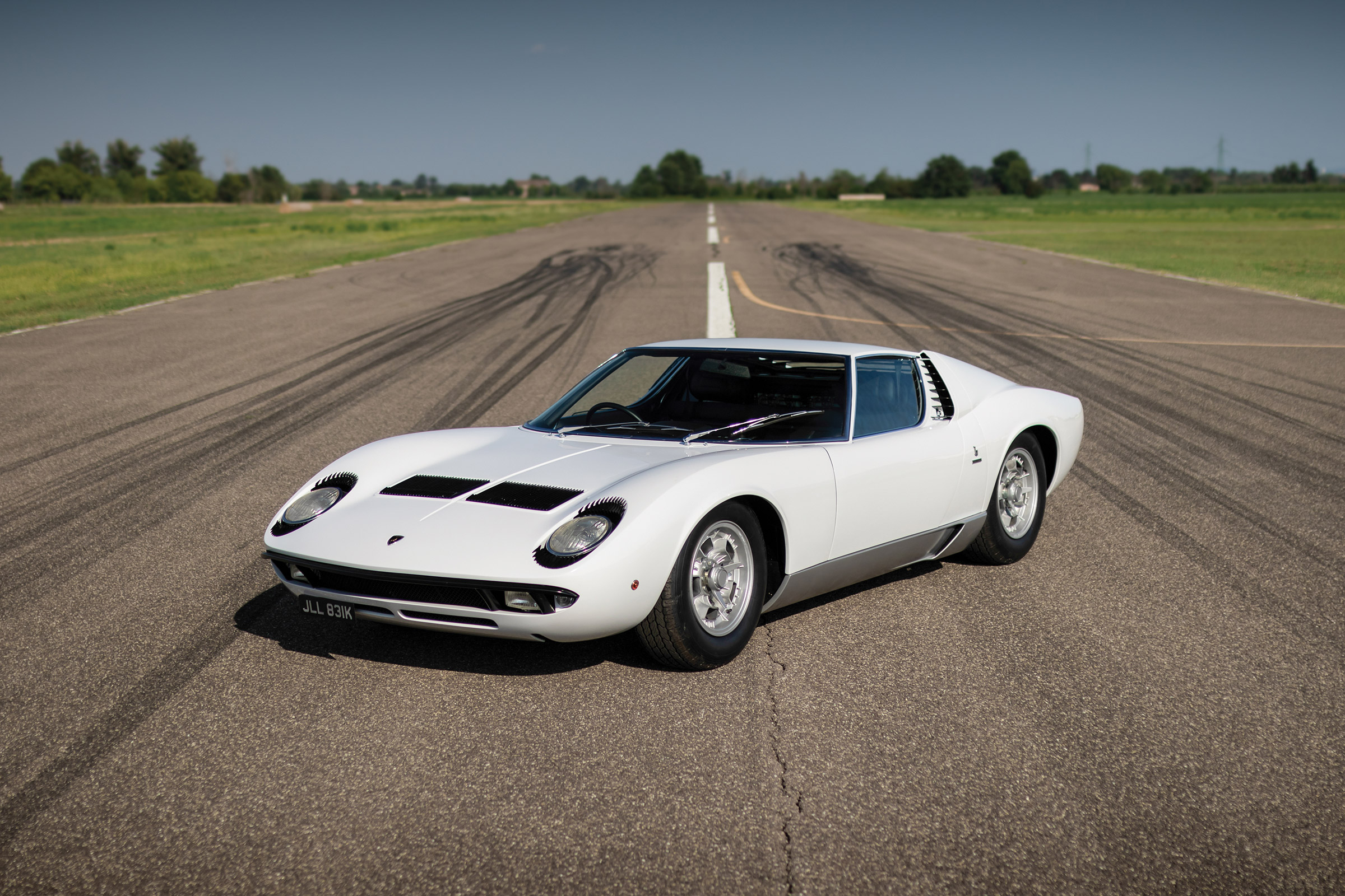 Lamborghini Miura P400 - front