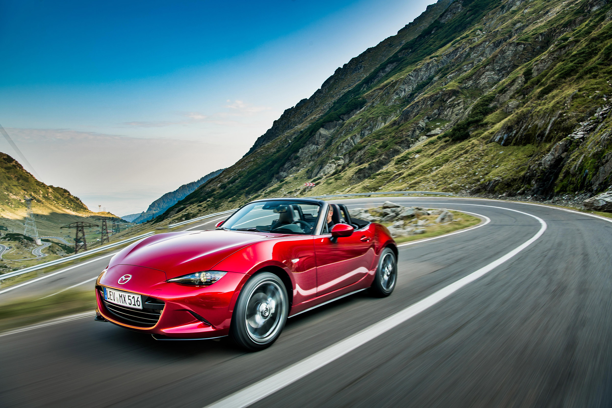 Mazda 2018 MX-5 - front quarter
