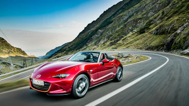 Mazda 2018 MX-5 - front quarter
