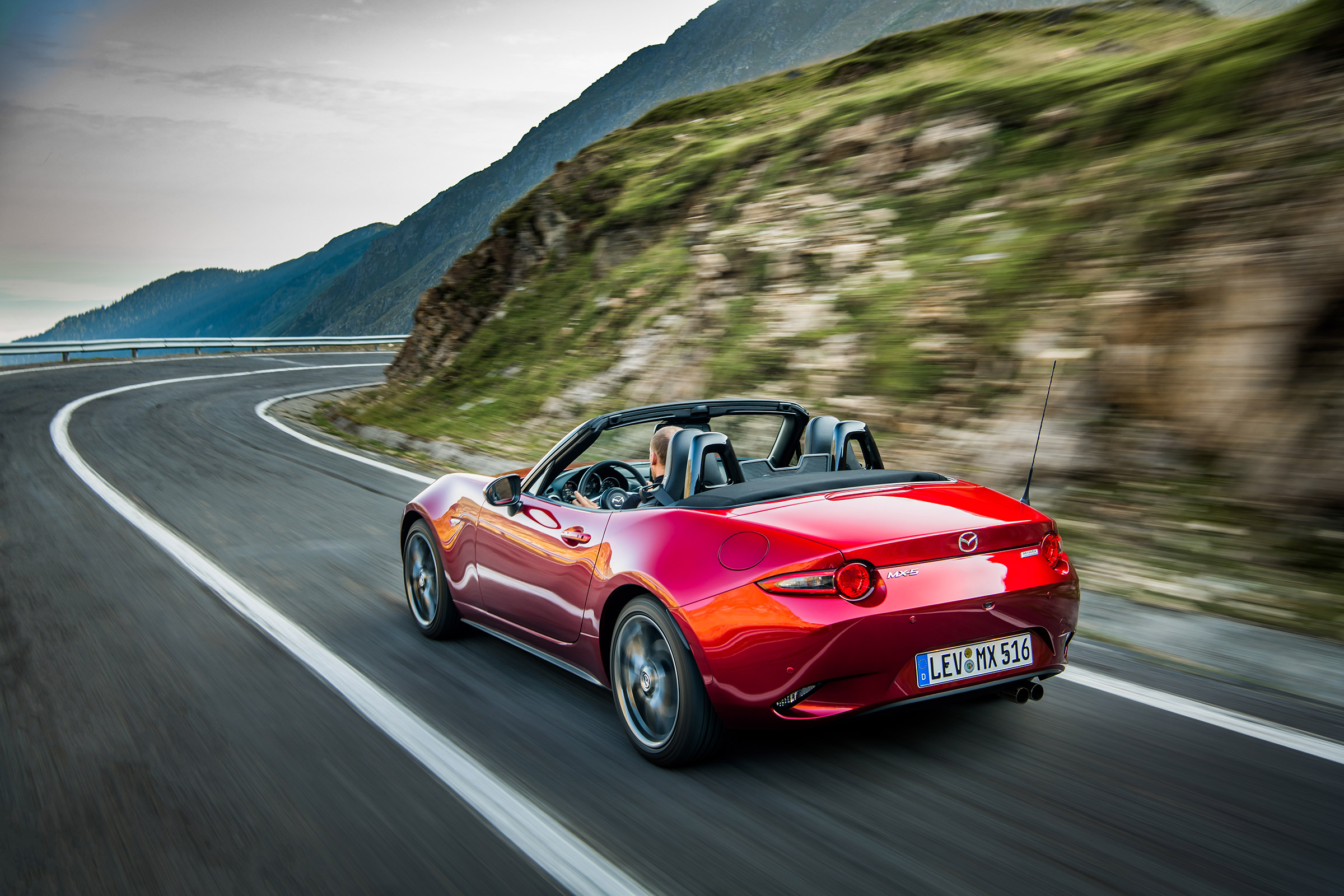 Mazda 2018 MX-5 - rear quarter