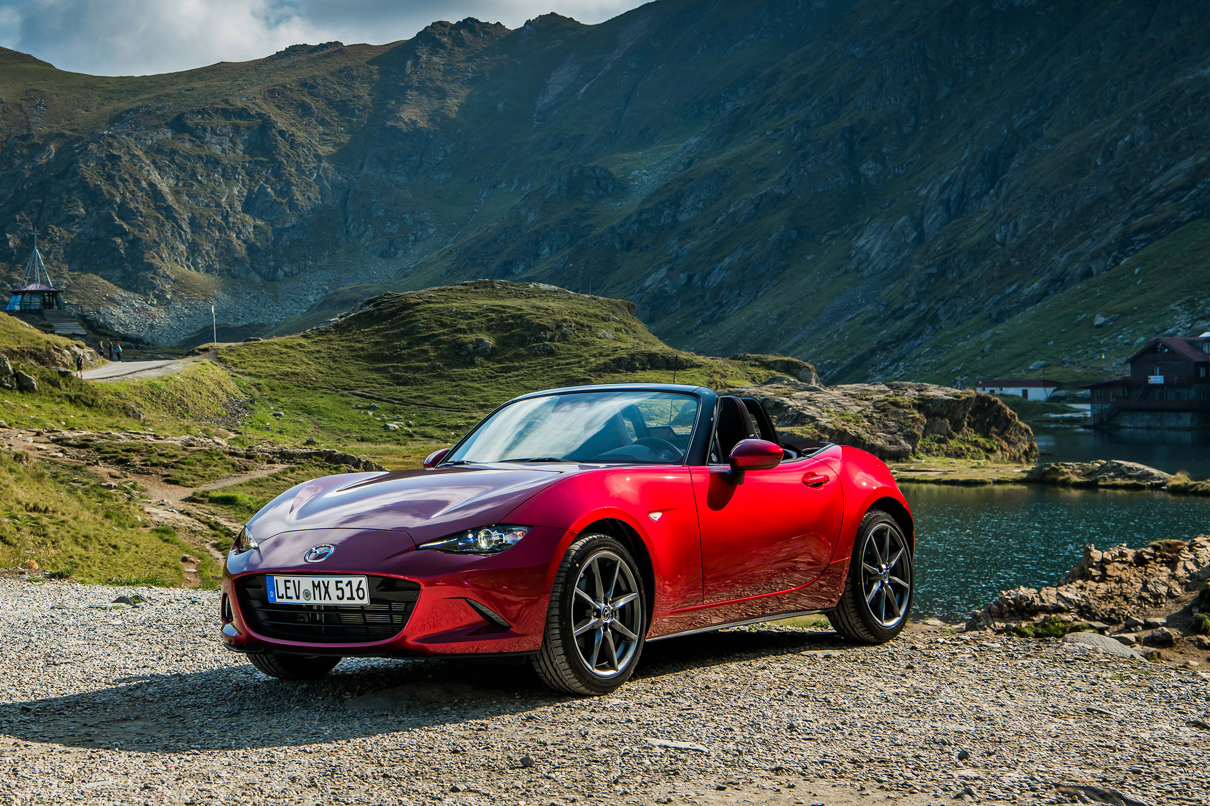 Mazda 2018 MX-5 - front quarter