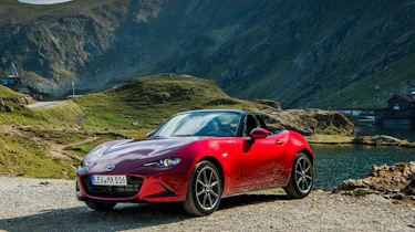 Mazda 2018 MX-5 - front quarter