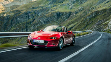 Mazda 2018 MX-5 - front quarter