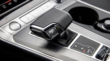 Audi A6 2018 Avant first drive - selector