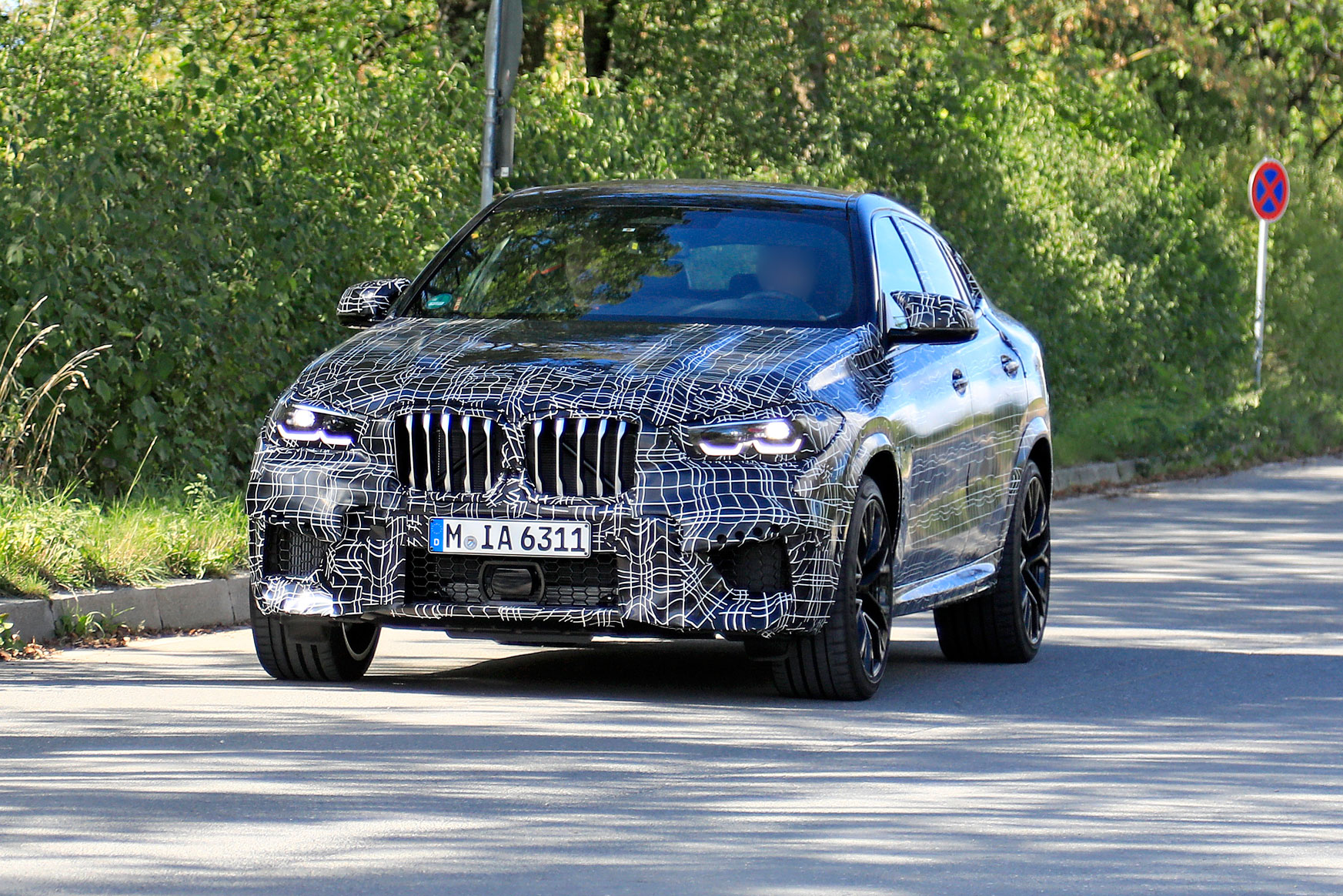2019 BMW X6 M prototype - front