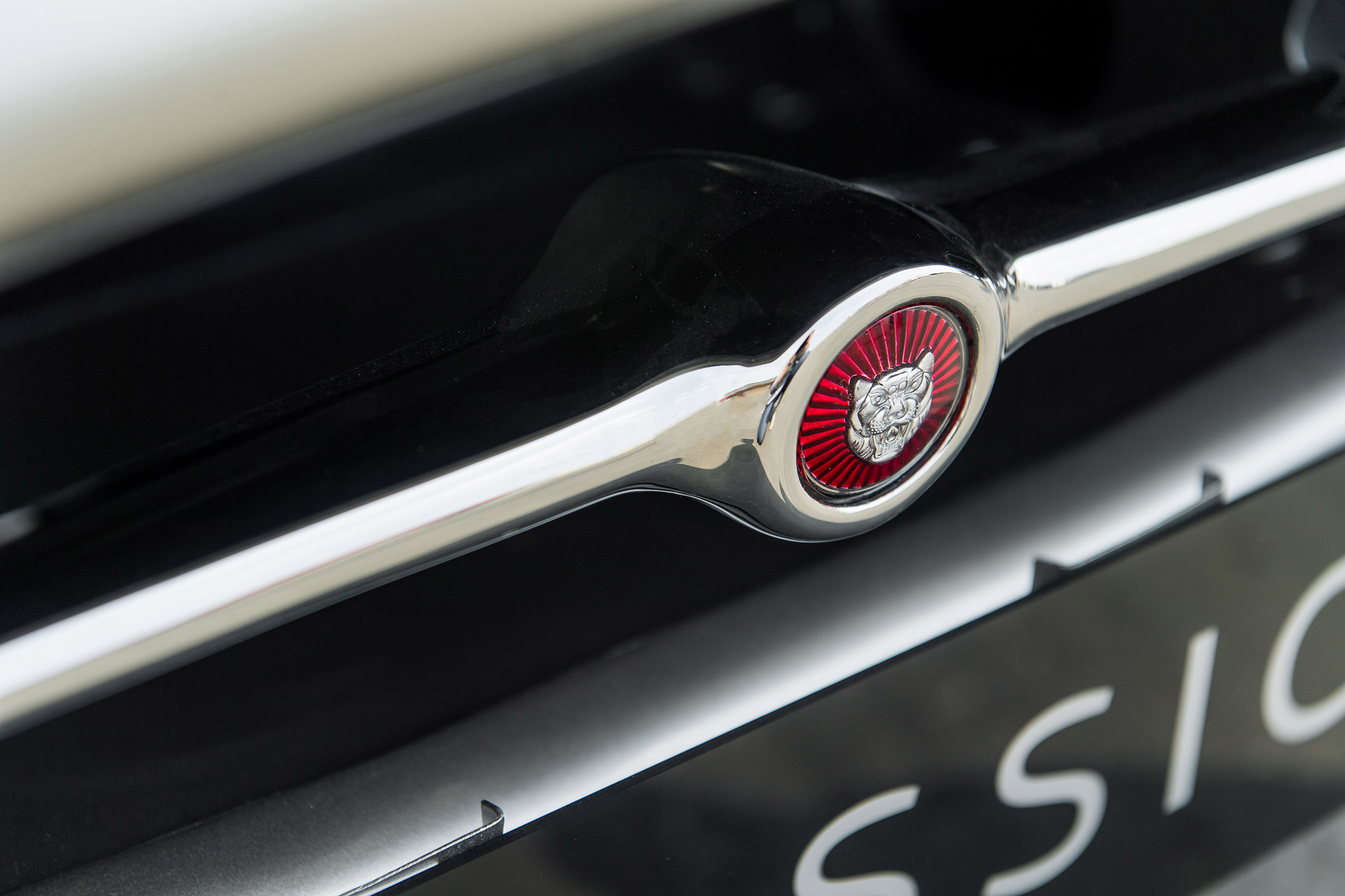 Jaguar e-type Zero drive - grille