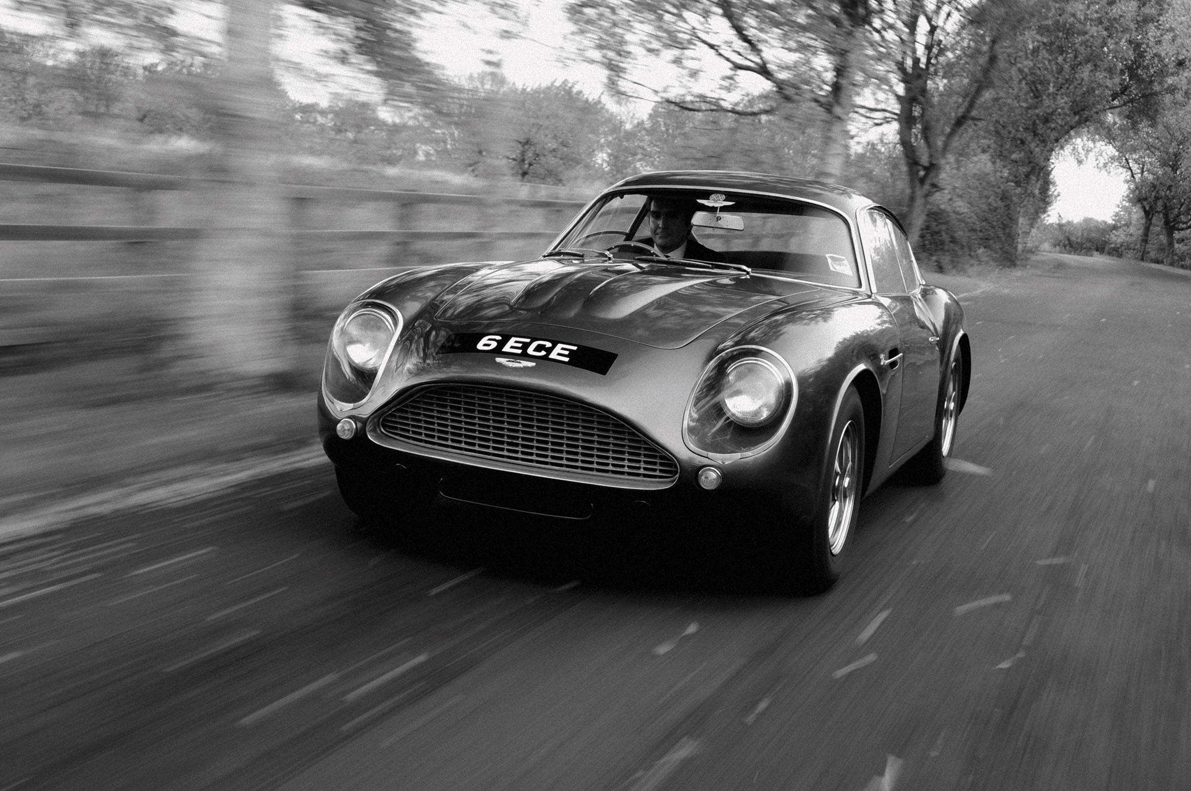 Aston Martin DB4 Zagato repro - front