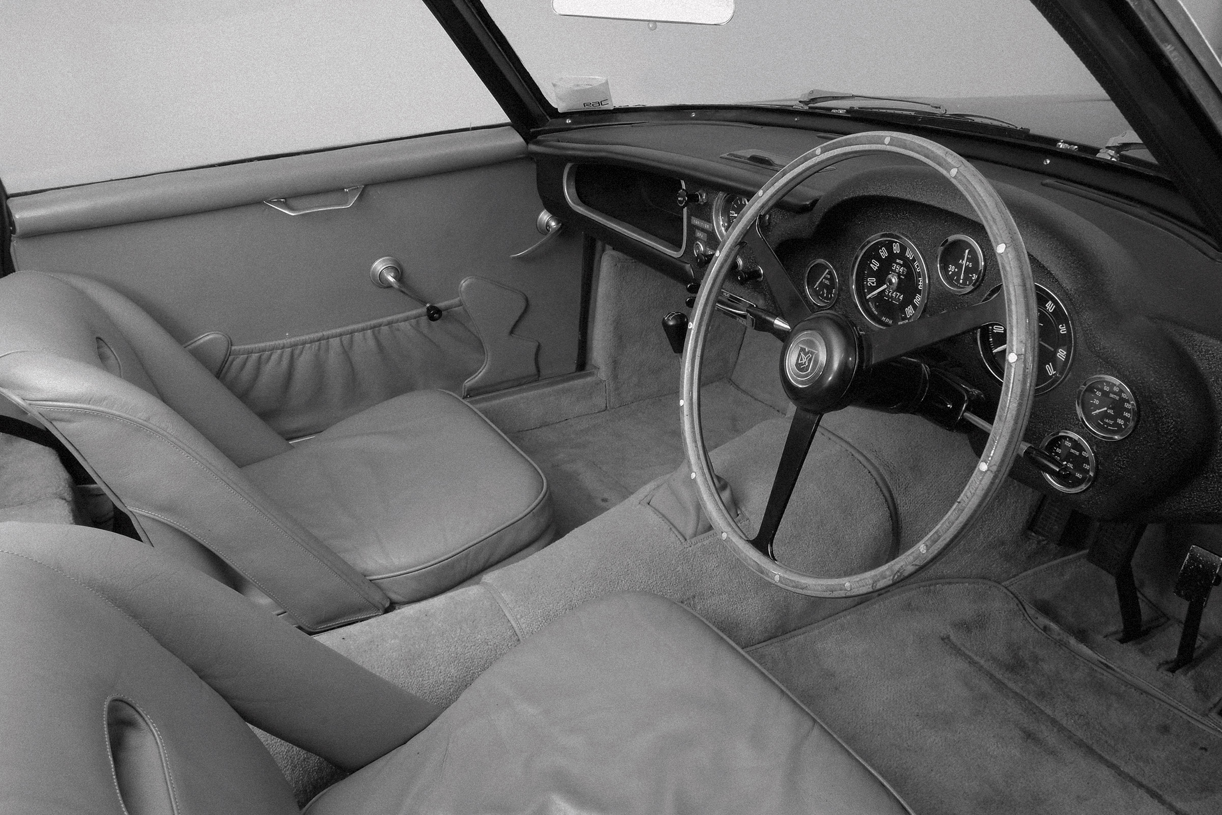 Aston Martin DB4 Zagato repro - 