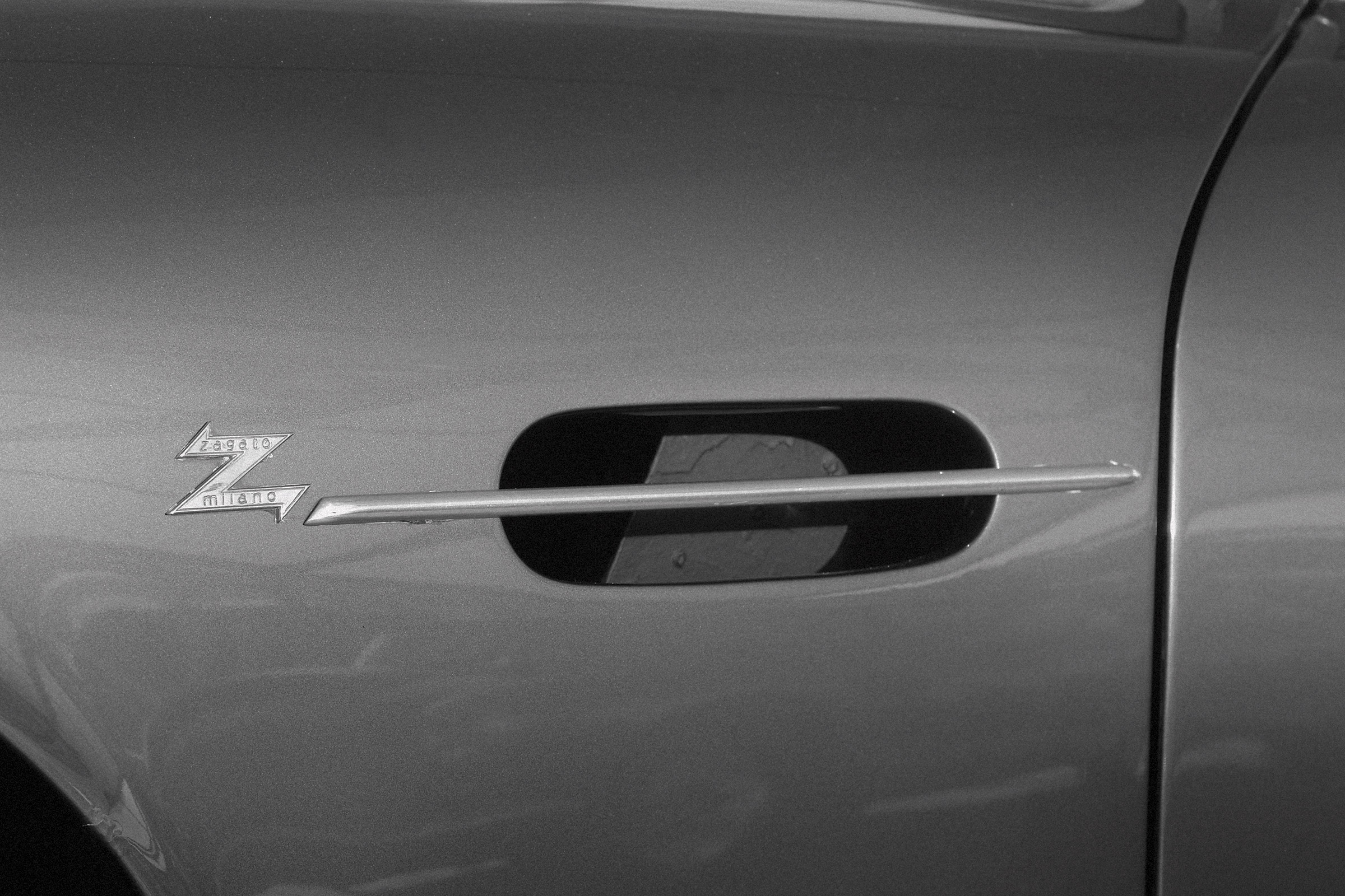 Aston Martin DB4 Zagato repro - 