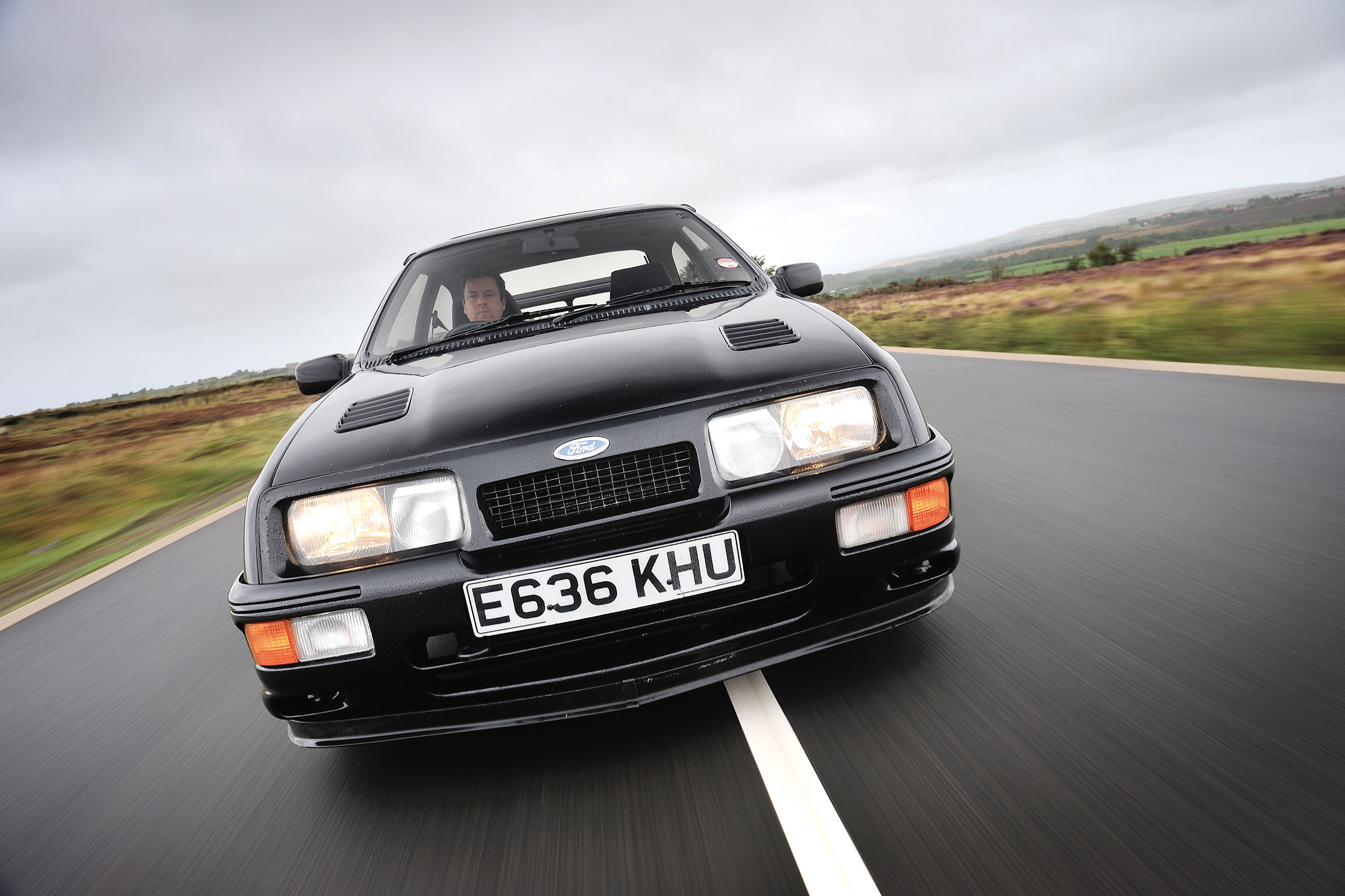 Ford Sierra RS Cosworth – front tracking