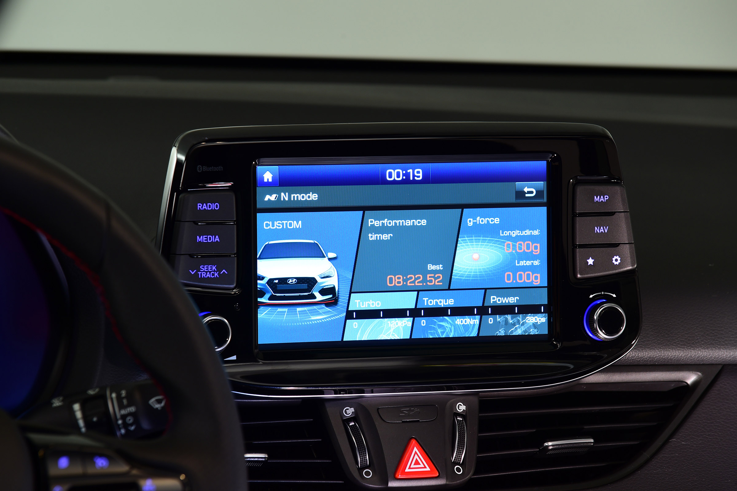 Hyundai i30 Fastback N - screen
