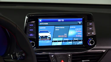 Hyundai i30 Fastback N - screen