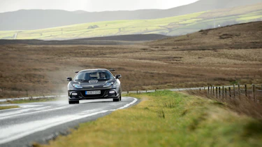 Porsche 911 GT3 vs Lotus GT430 - front