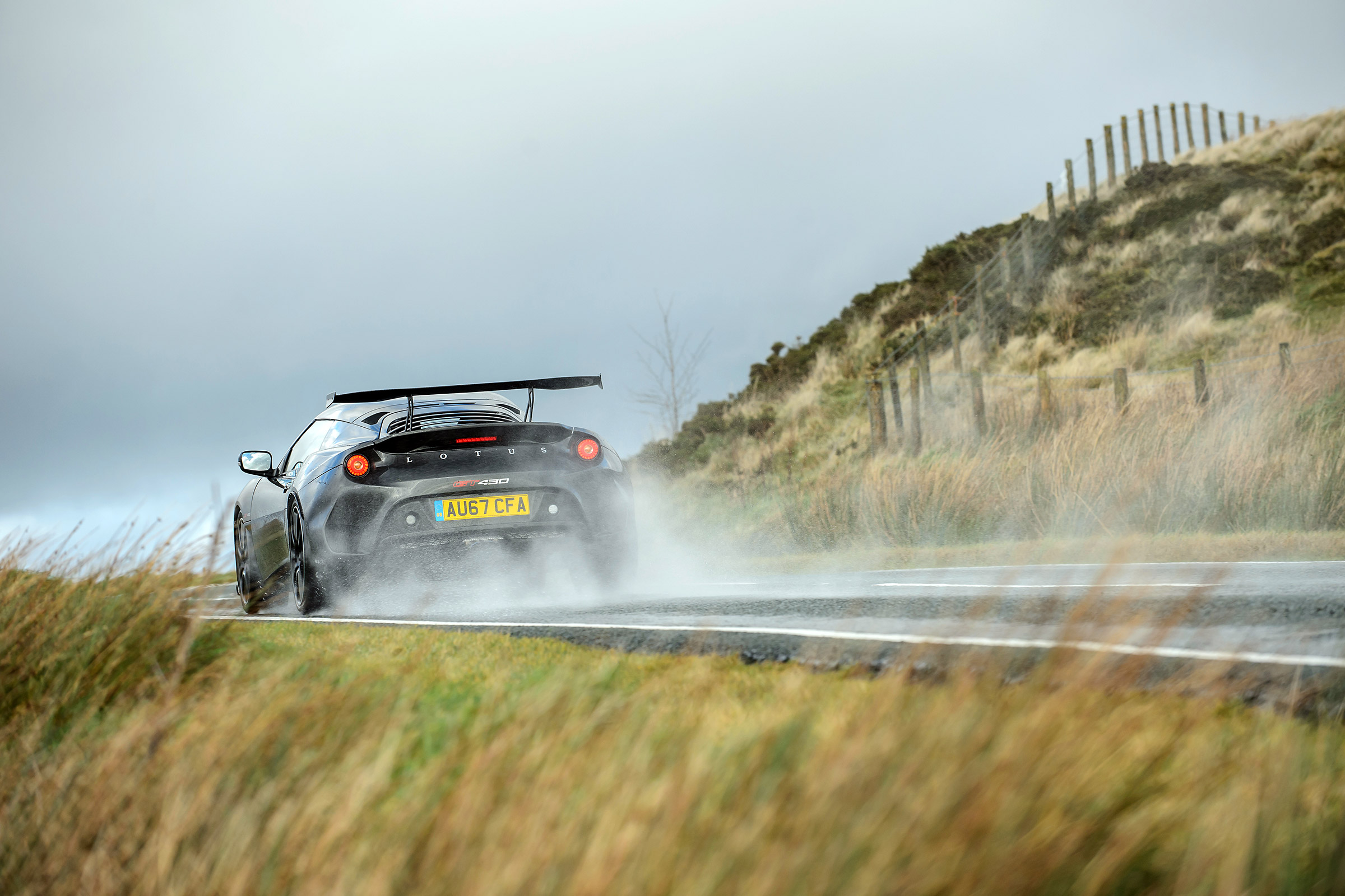 Porsche 911 GT3 vs Lotus GT430 - rear